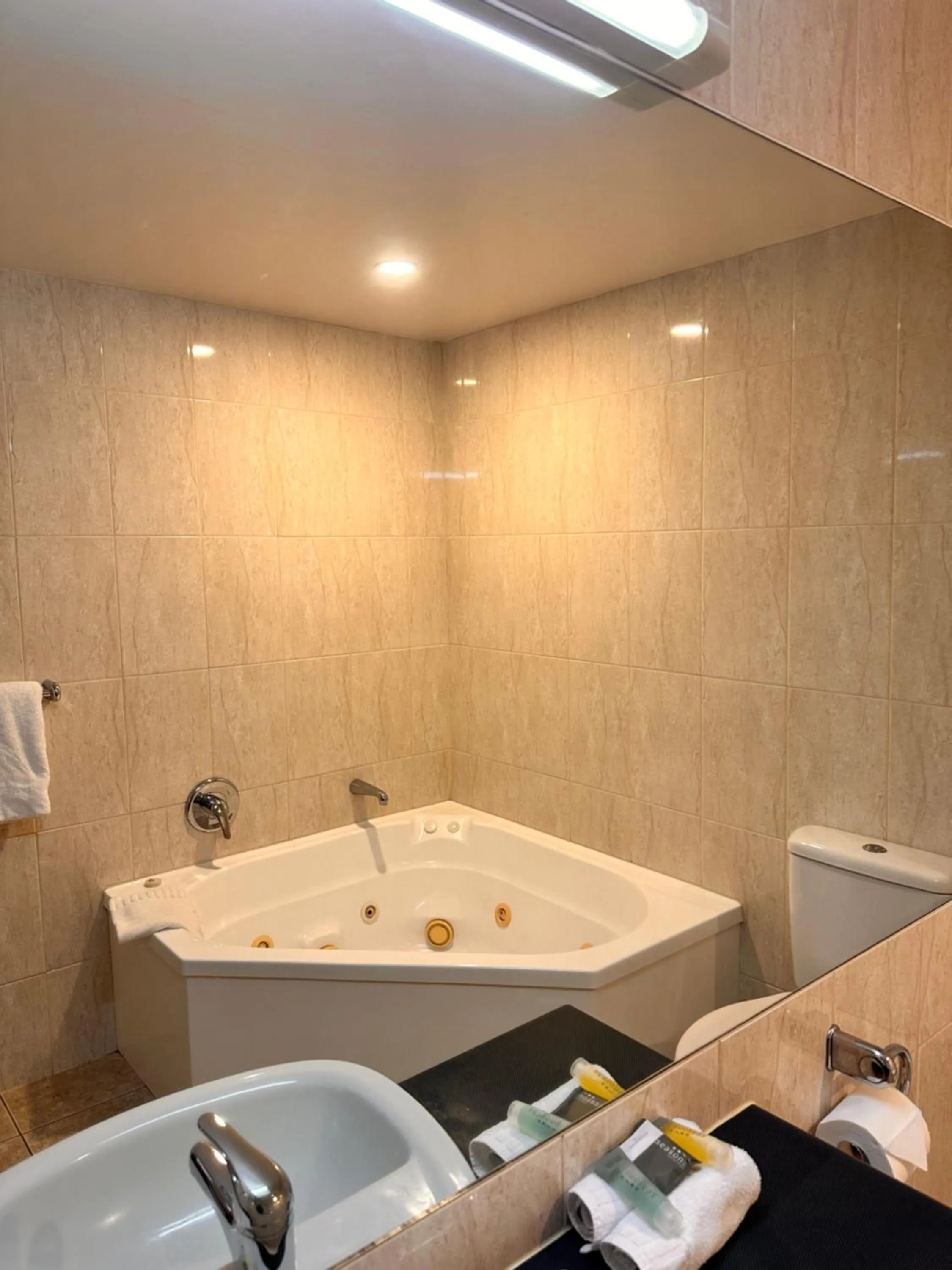 Hot Tub in Harbour City Motor Inn & Conference