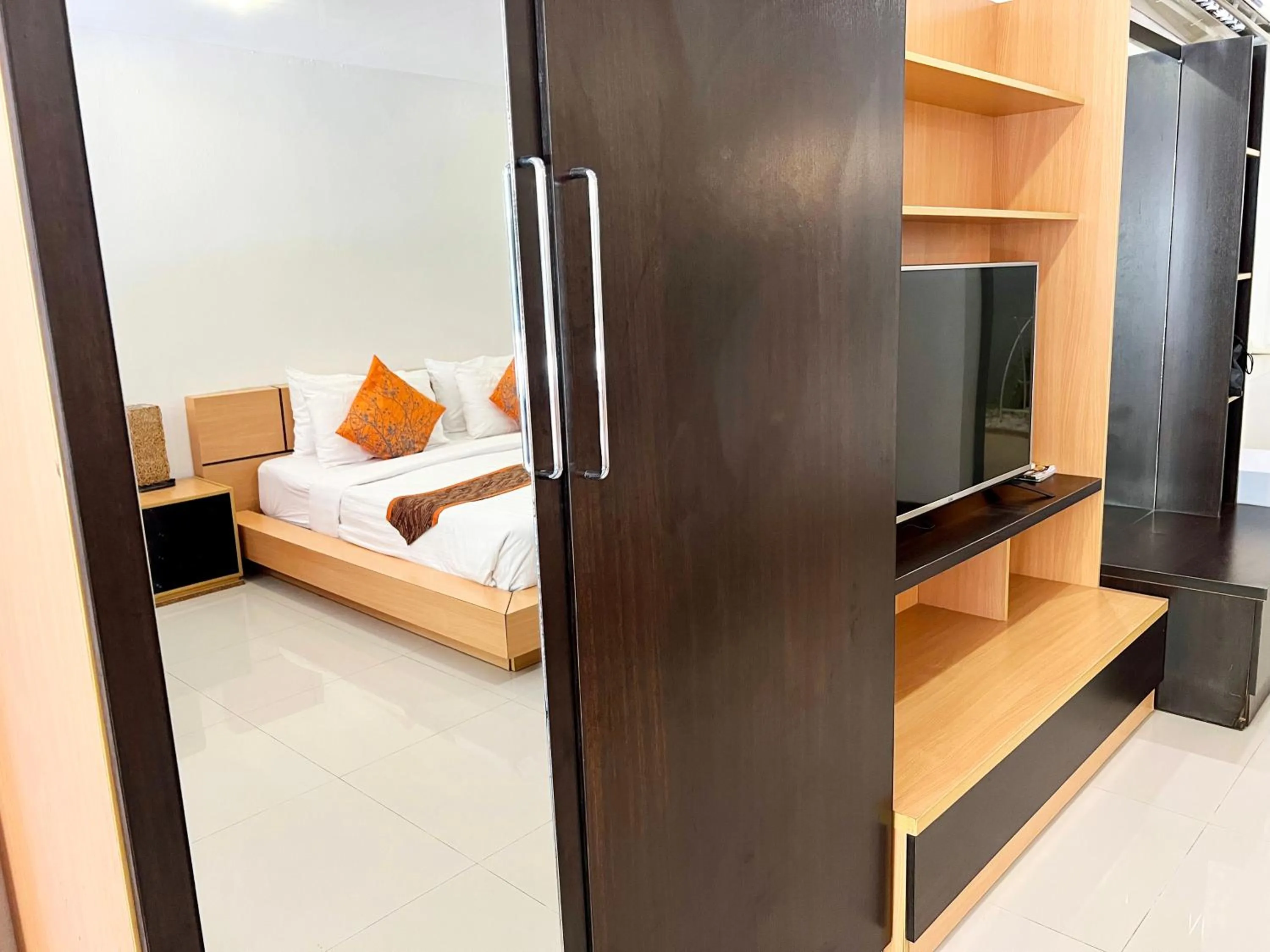 wardrobe, Bed in Hotel La Villa Khon Kaen