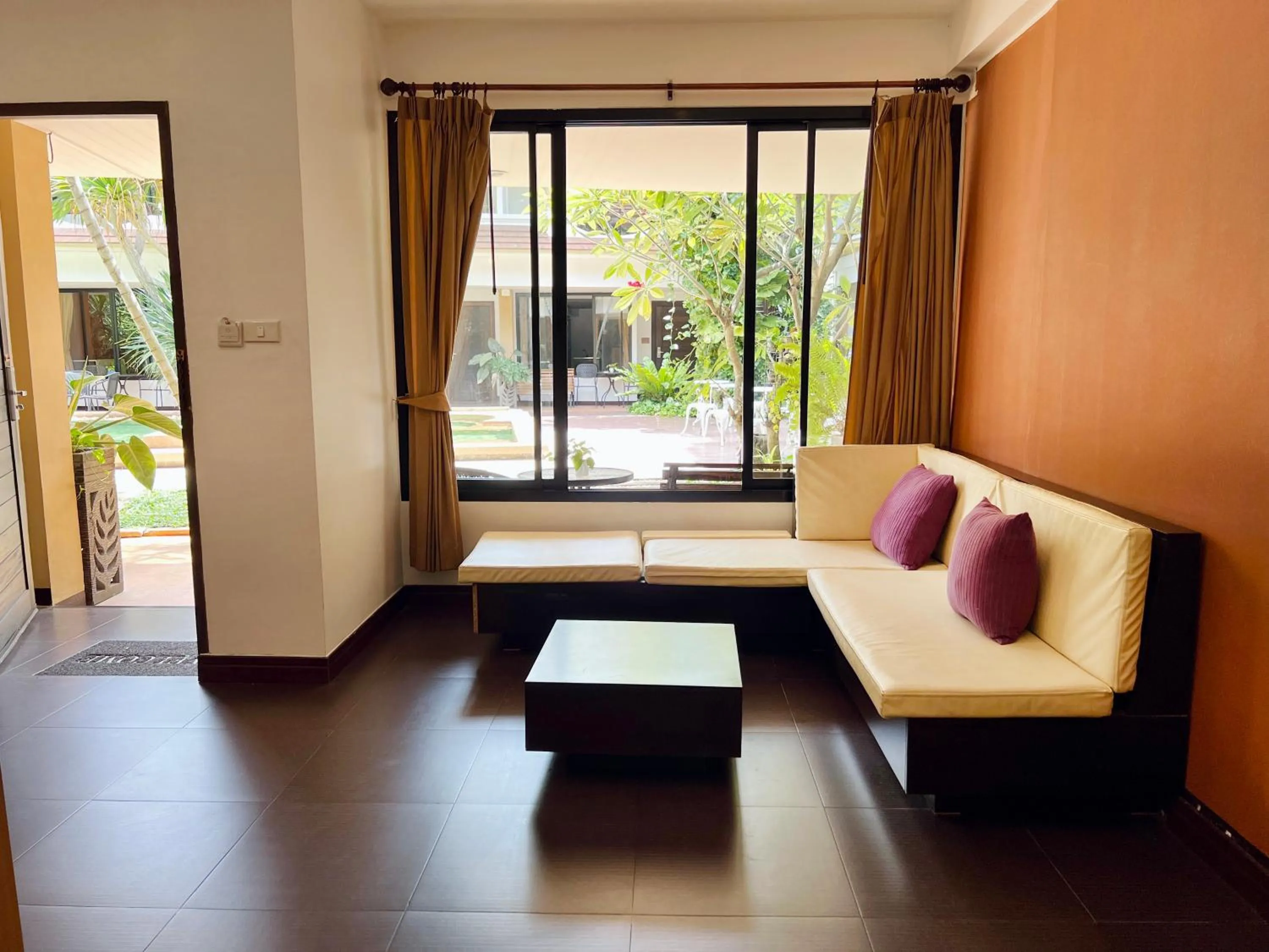 Living room, Bed in Hotel La Villa Khon Kaen