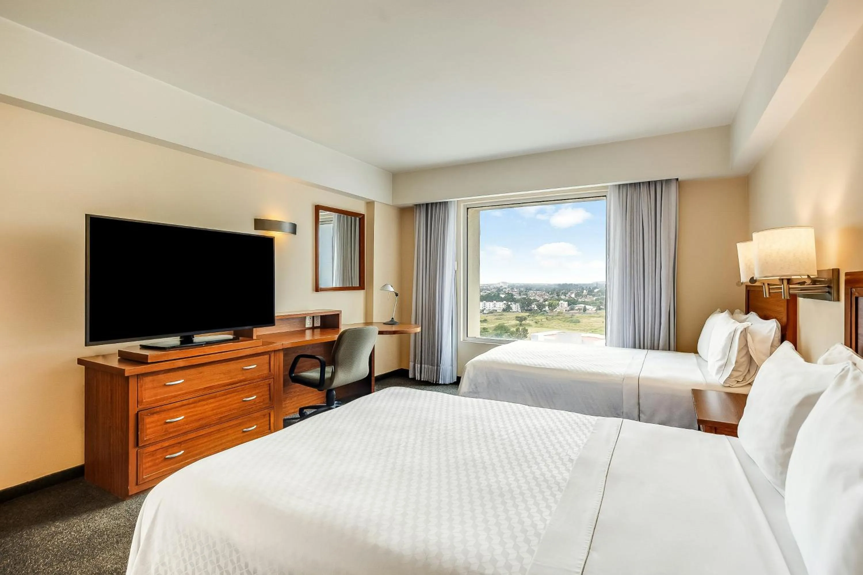 Property building, Bed in Fiesta Inn Express Puebla Finsa