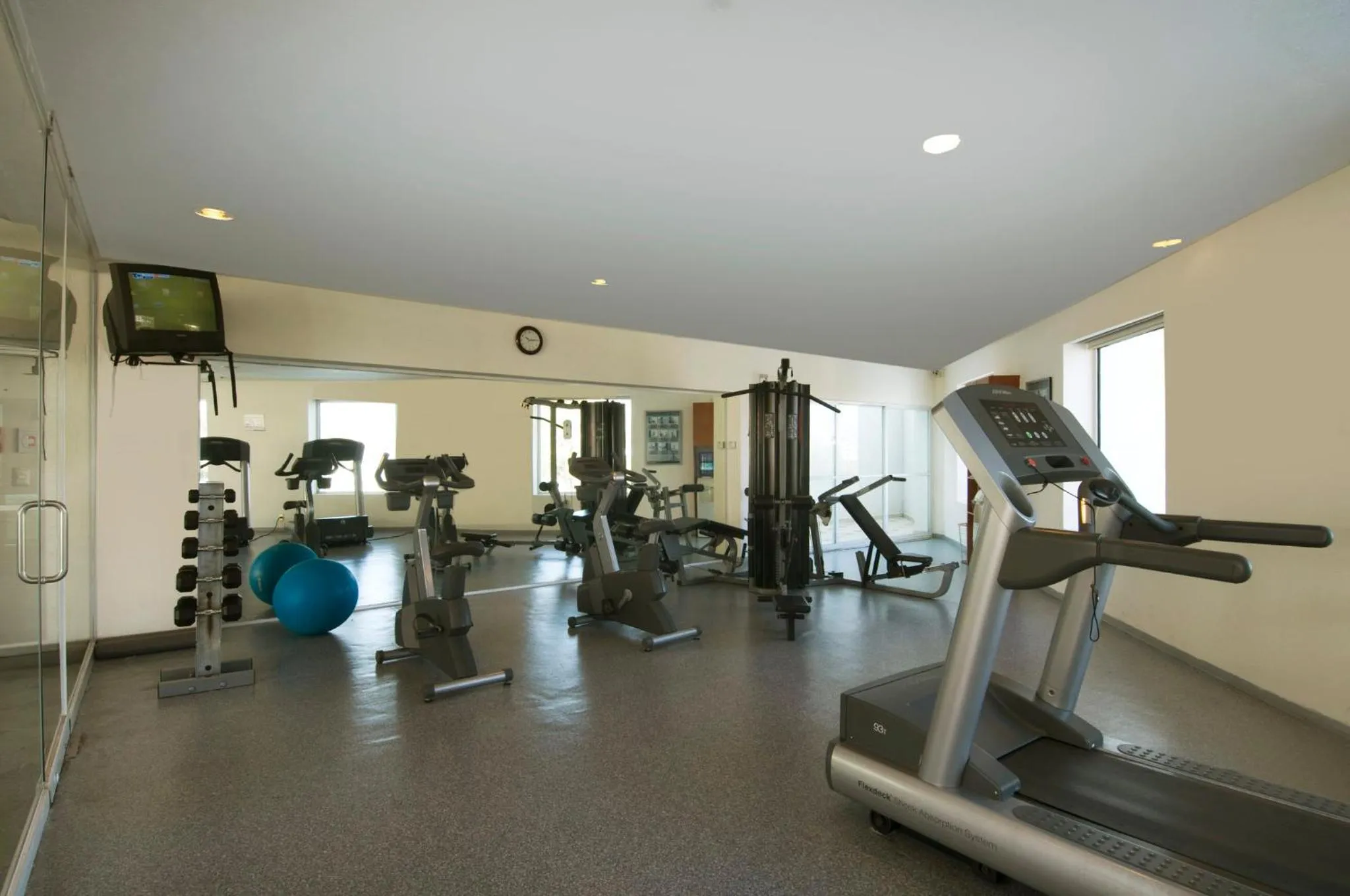 Fitness centre/facilities in Fiesta Inn Express Puebla Finsa