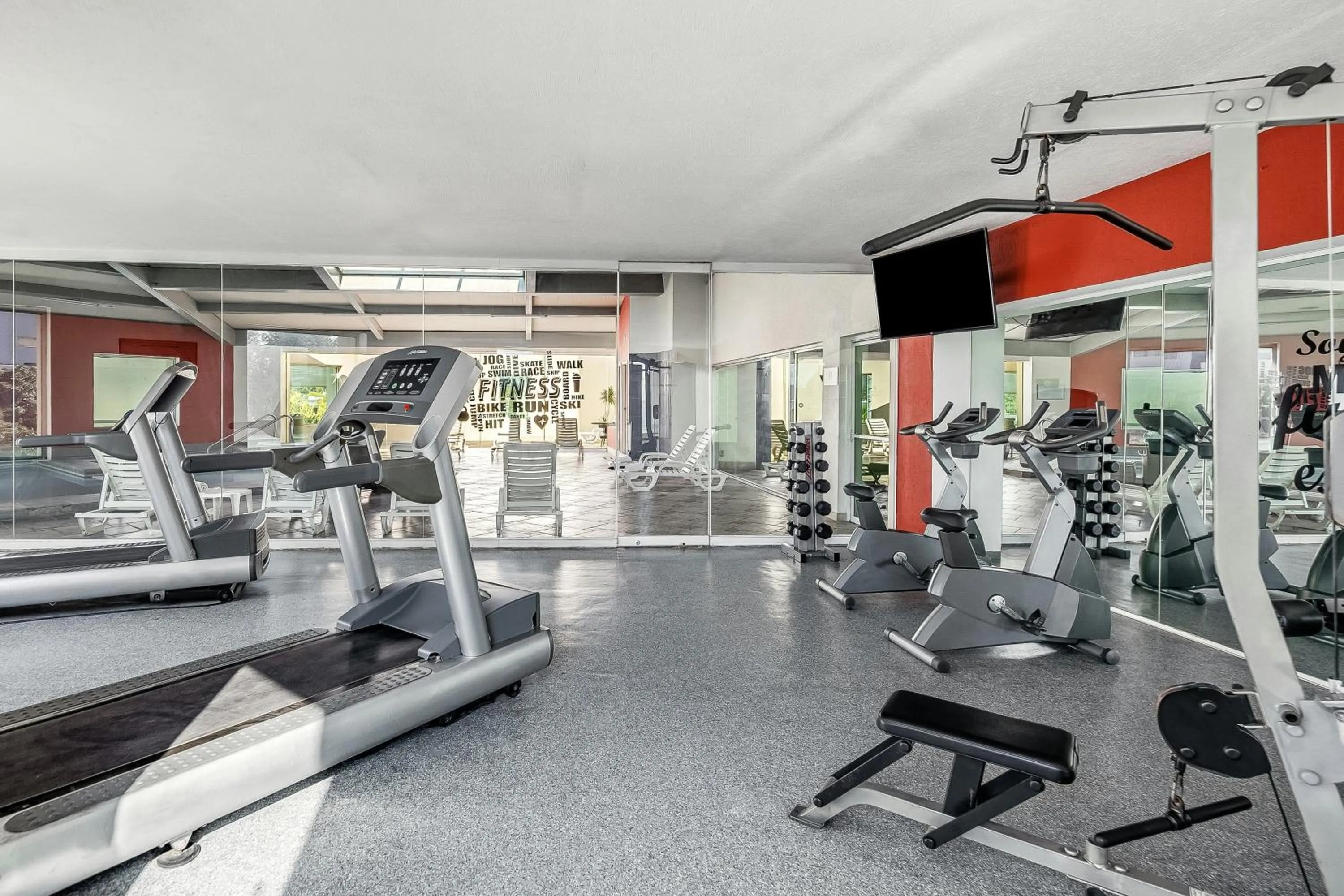 Fitness centre/facilities in Fiesta Inn Express Puebla Finsa