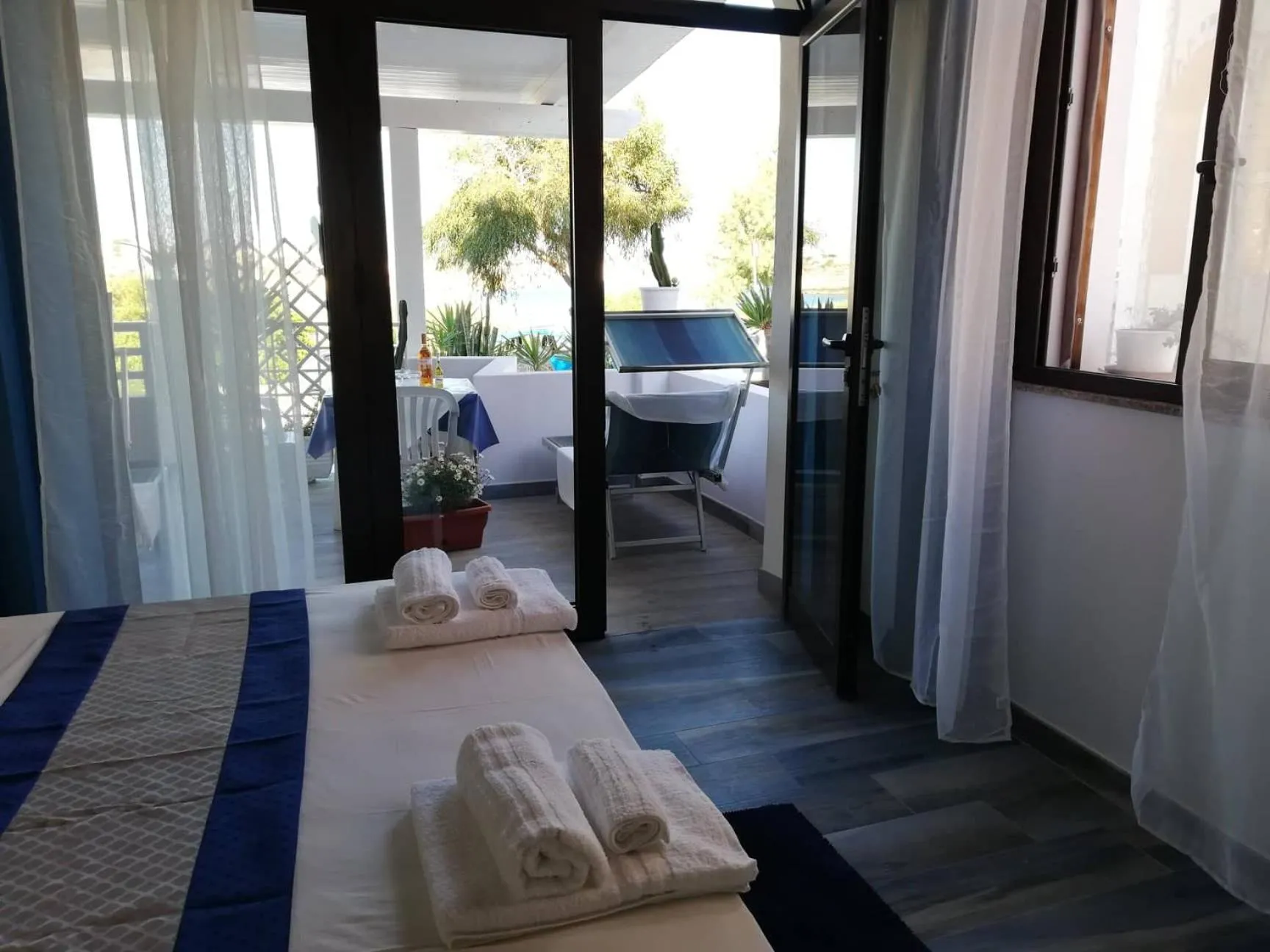 Bed in Mir Mar