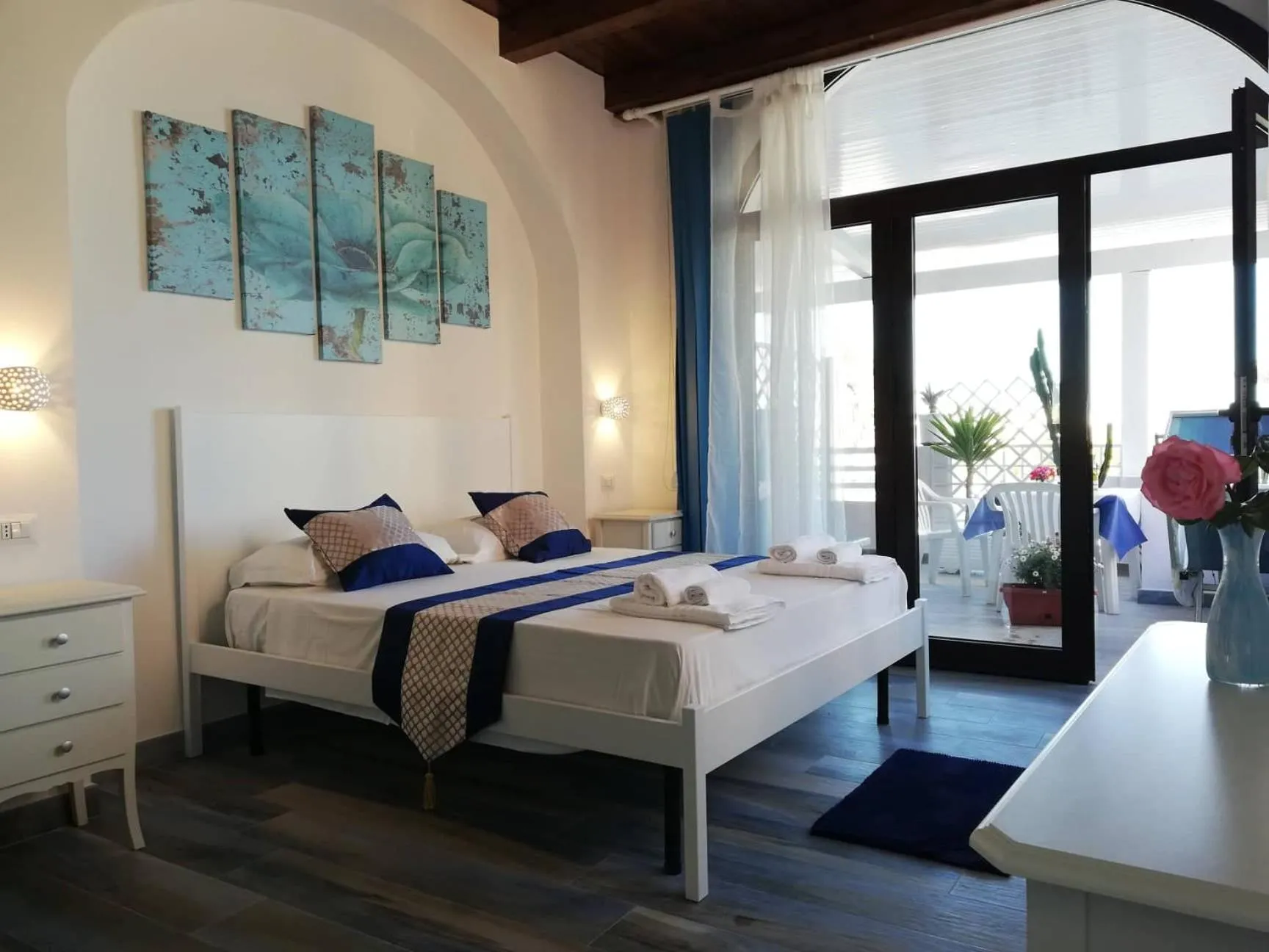 Bed in Mir Mar