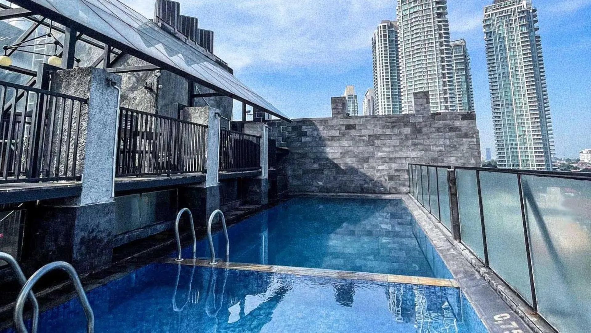 Swimming pool in Liberta Hotel Kemang