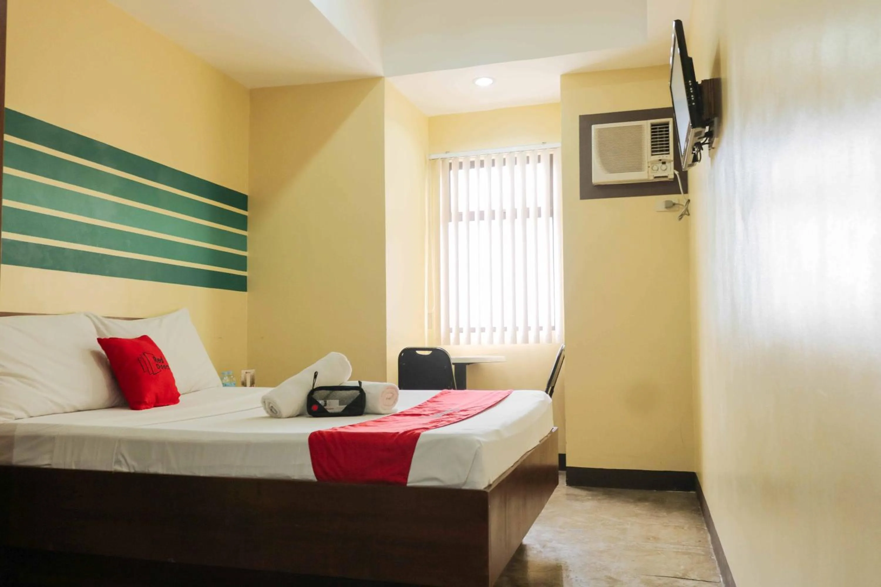 Bedroom in RedDoorz @ MJ Cuenco Avenue Cebu