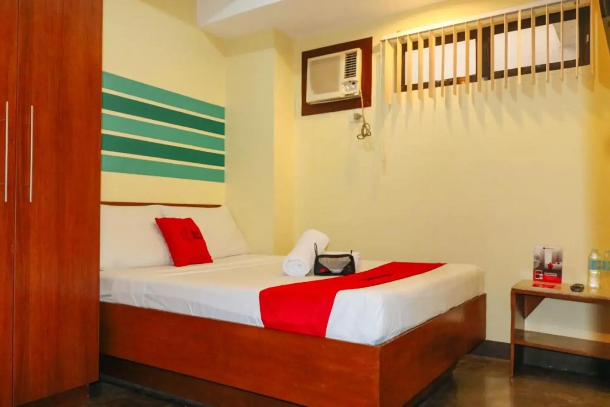 Double Room in RedDoorz @ MJ Cuenco Avenue Cebu Double Room in RedDoorz @ MJ Cuenco Avenue Cebu