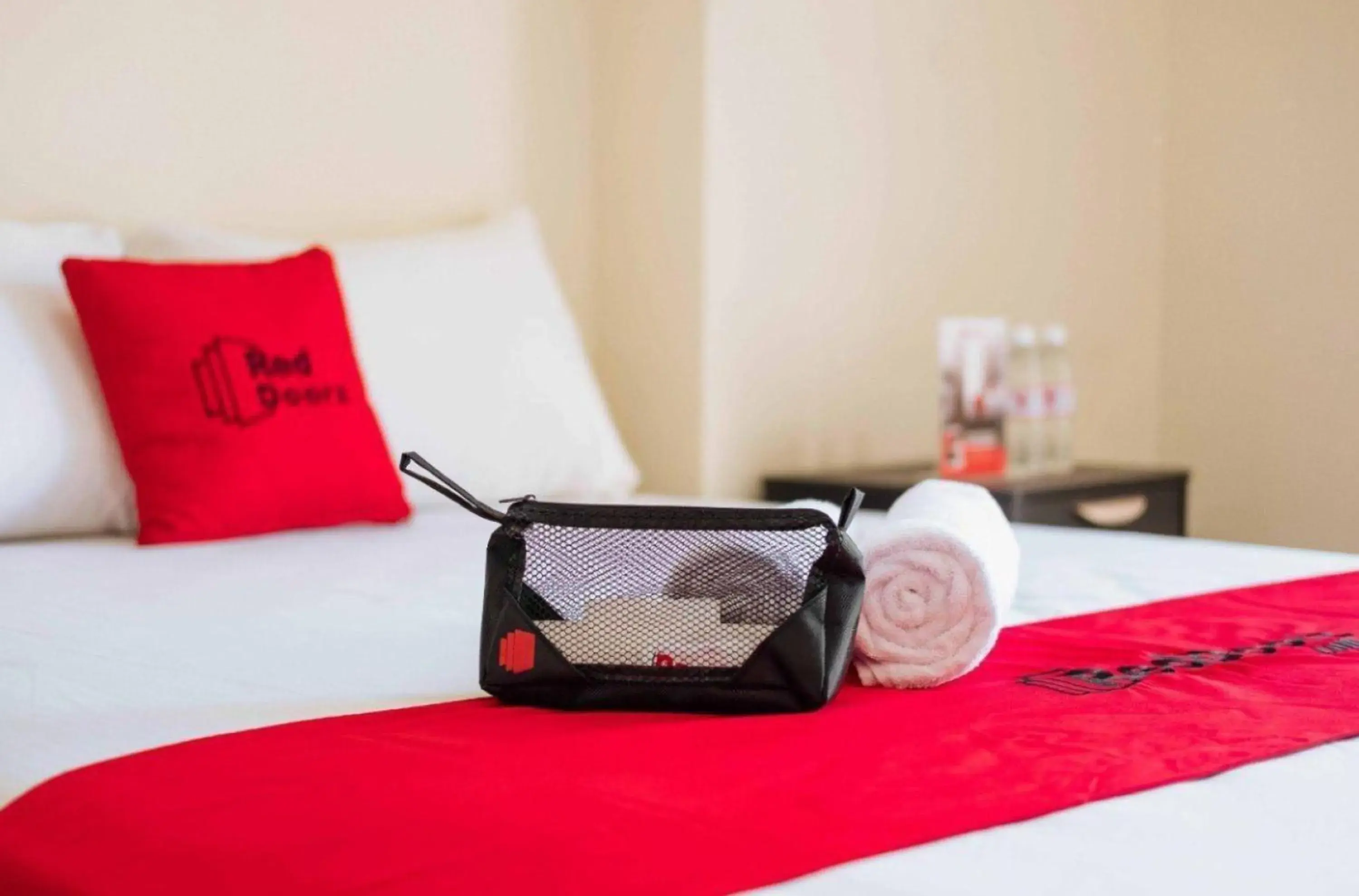 Bed in RedDoorz near Baclay Drive Super Metro Bed in RedDoorz near Baclay Drive Super Metro