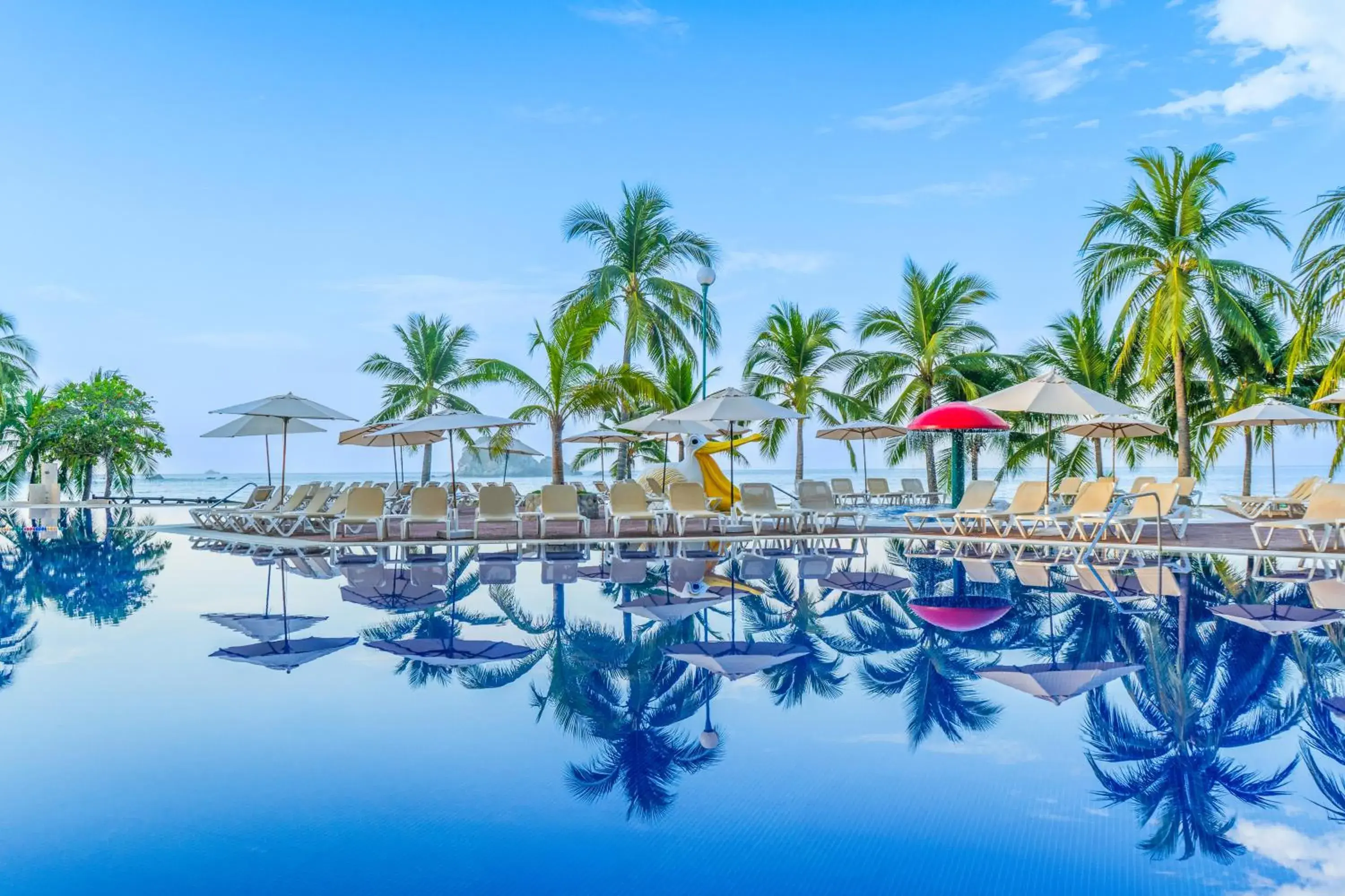 Swimming pool in Barceló Ixtapa - All Inclusive Swimming pool in Barceló Ixtapa - All Inclusive