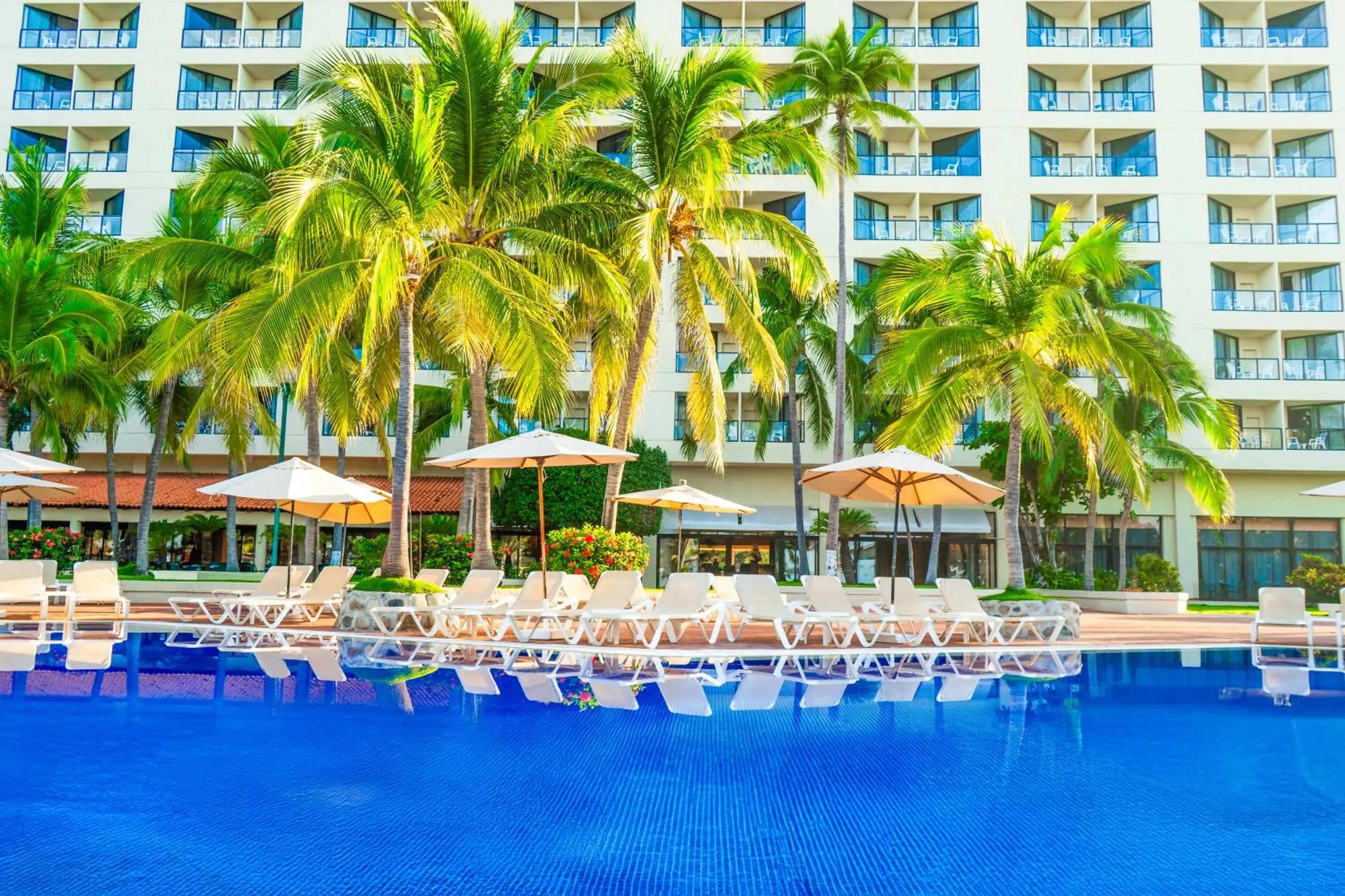 Swimming pool in Barceló Ixtapa - All Inclusive Swimming pool in Barceló Ixtapa - All Inclusive