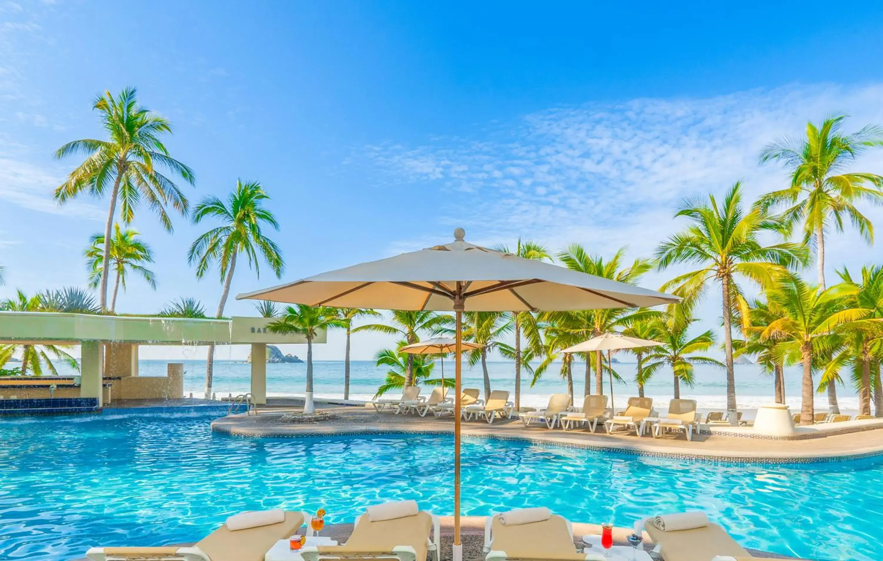 Swimming pool in Barceló Ixtapa - All Inclusive Swimming pool in Barceló Ixtapa - All Inclusive