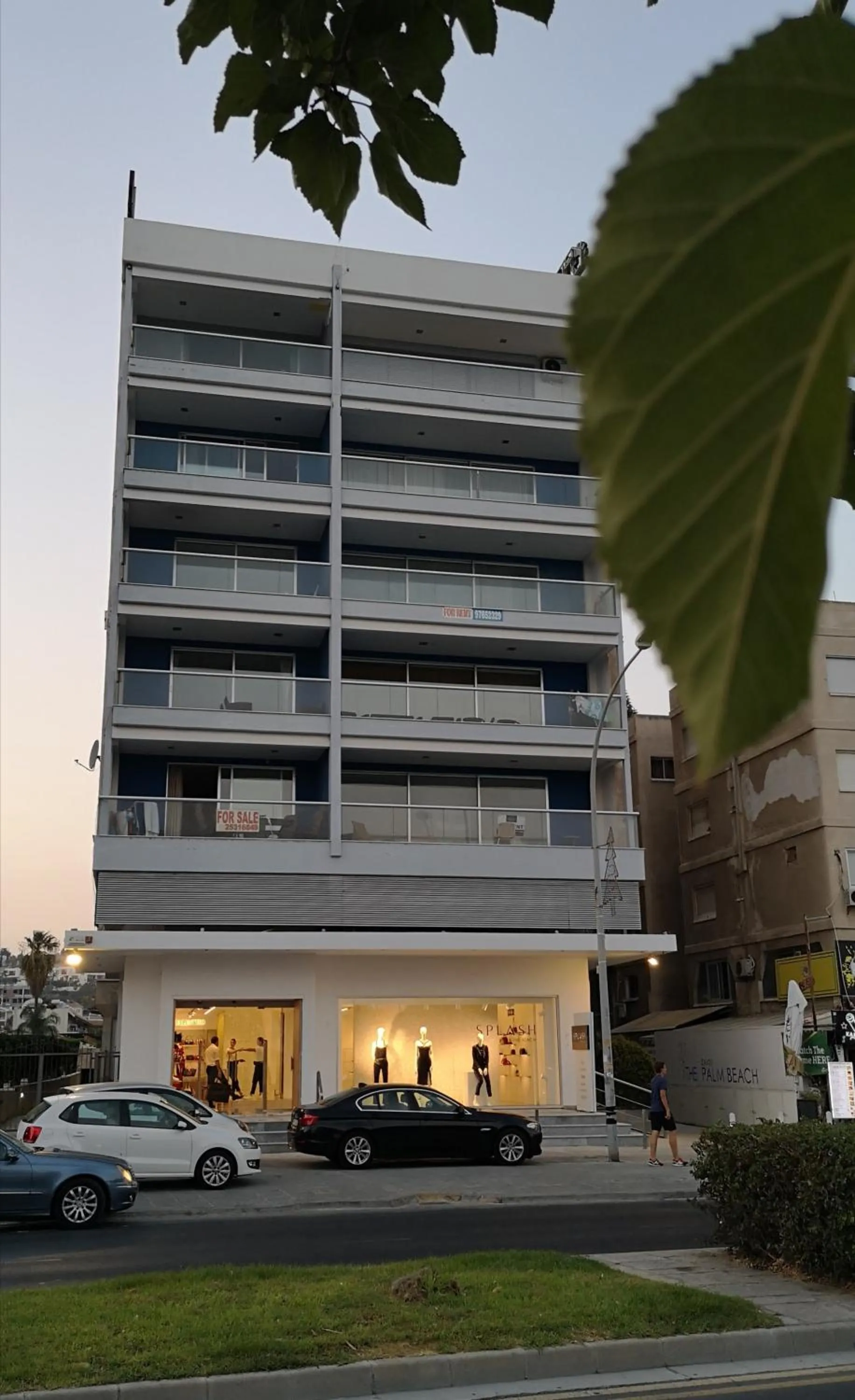 Property building in Beachfront Amazing New Apartment