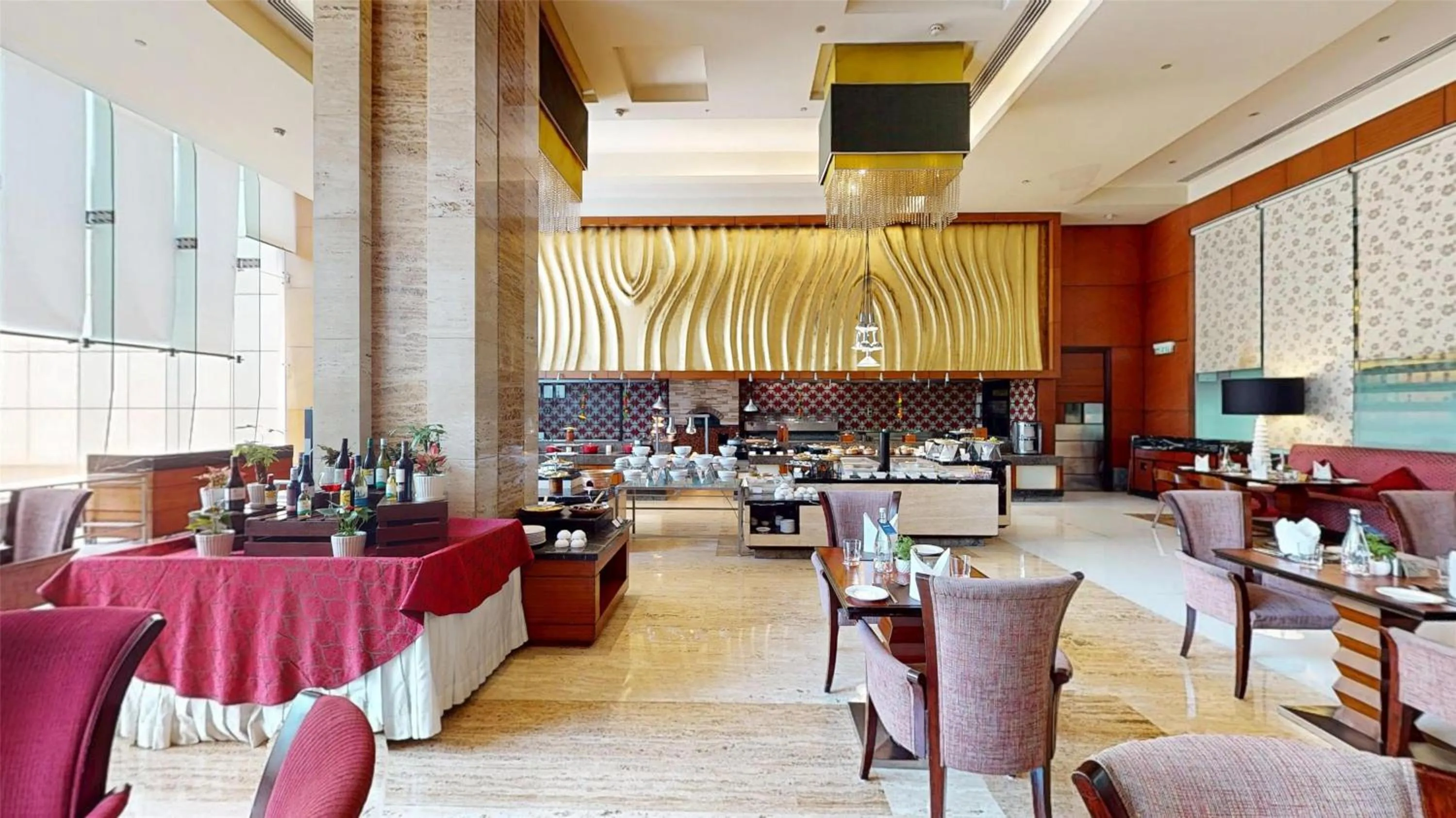 Restaurant/places to eat in Radisson Blu Hotel, Nagpur