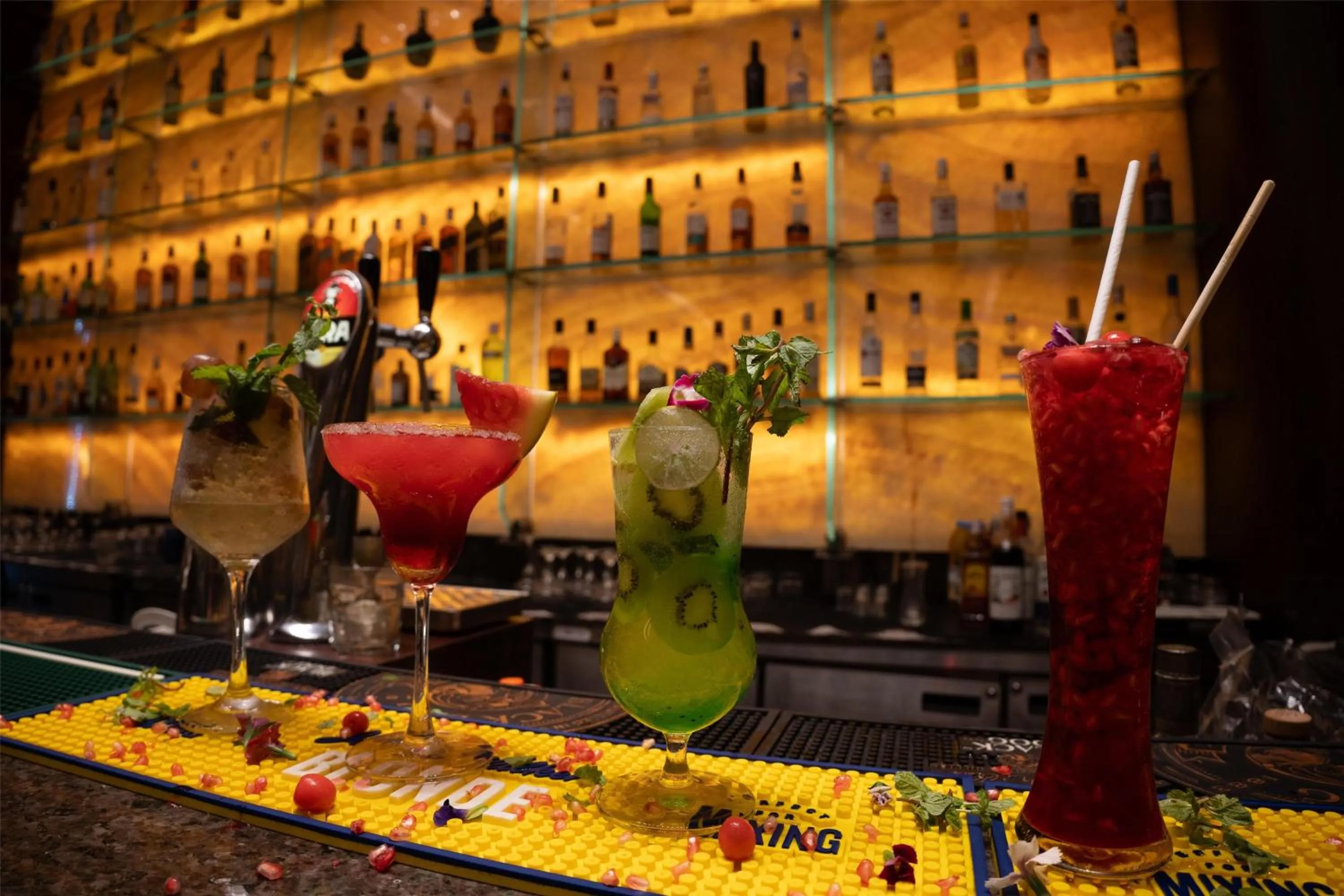 Lounge or bar in Radisson Blu Hotel, Nagpur