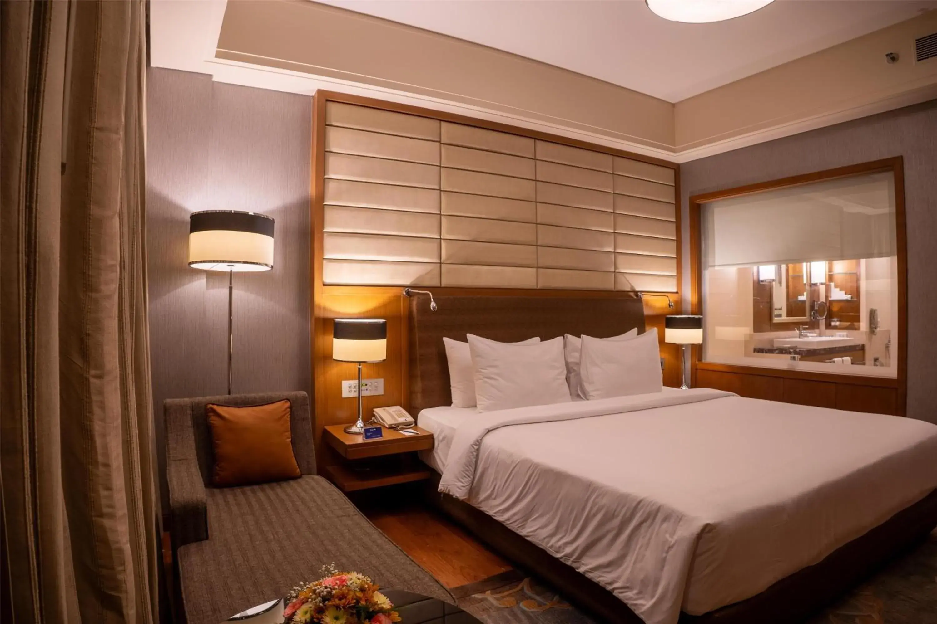 Deluxe Twin/King Room with Airport trasnfers & 2 pieces of laundry (per stay) - single occupancy in Radisson Blu Hotel, Nagpur Deluxe Twin/King Room with Airport trasnfers & 2 pieces of laundry (per stay) - single occupancy in Radisson Blu Hotel, Nagpur