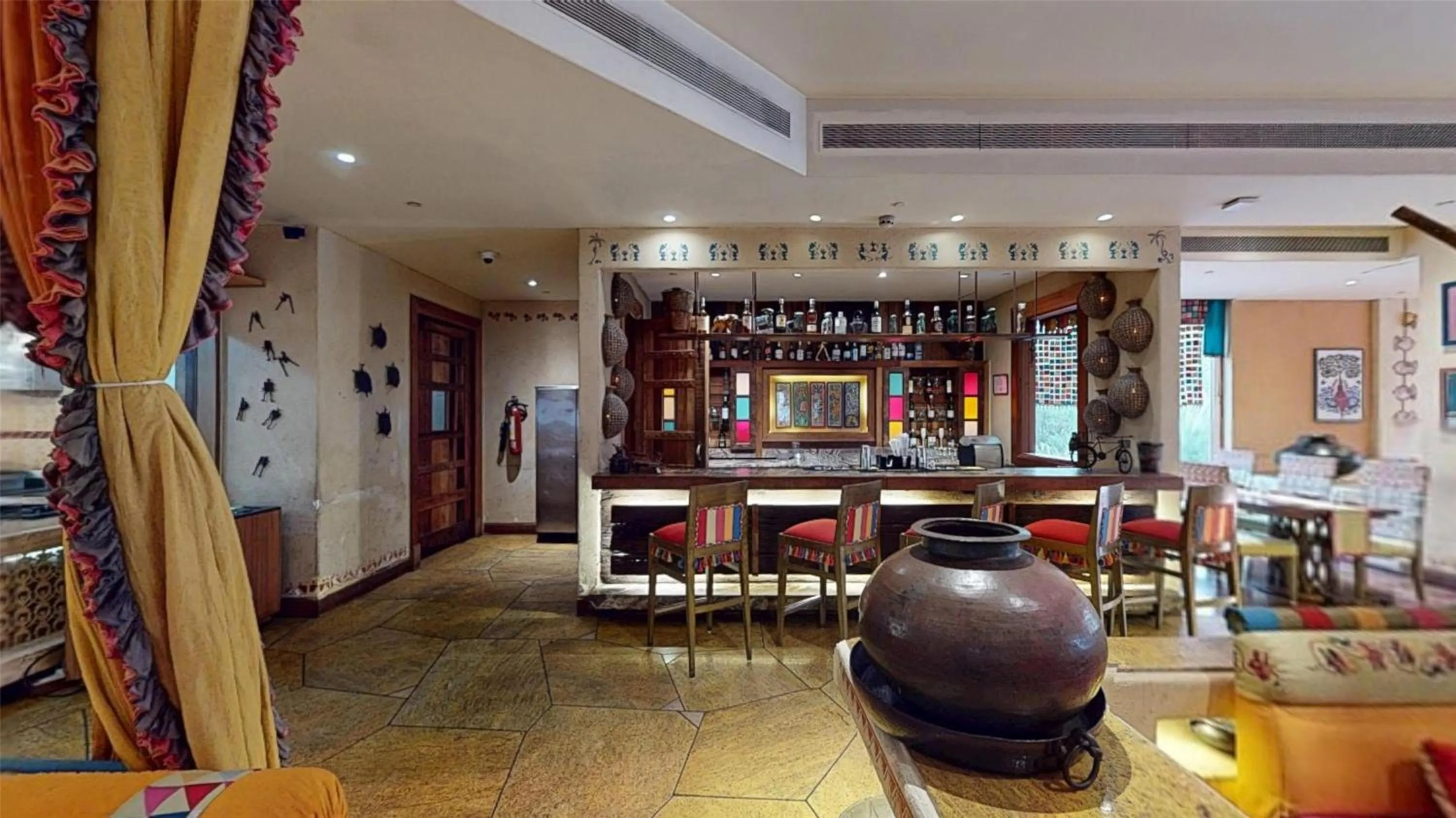 Restaurant/places to eat in Radisson Blu Hotel, Nagpur