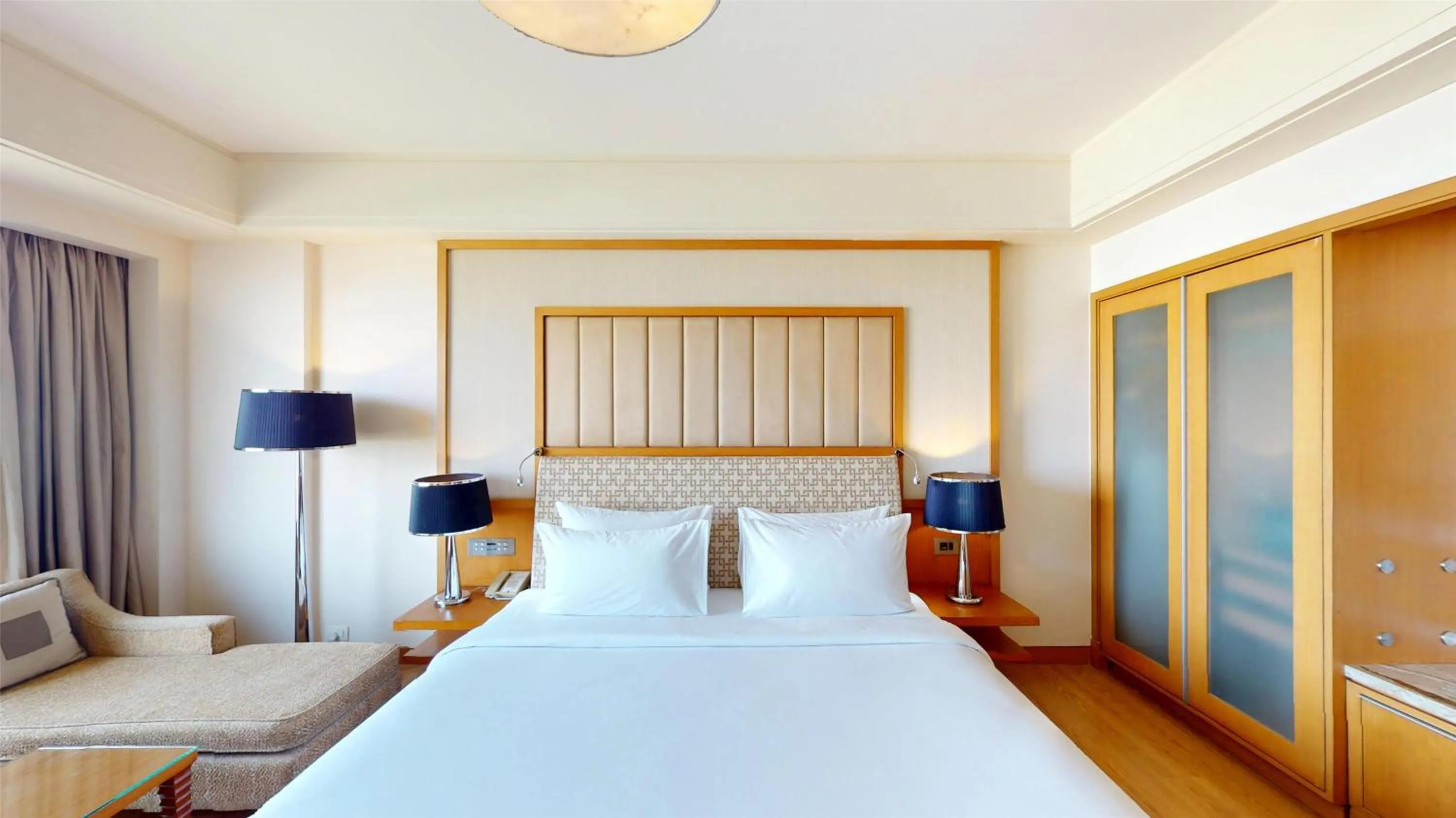 Bedroom, Bed in Radisson Blu Hotel, Nagpur