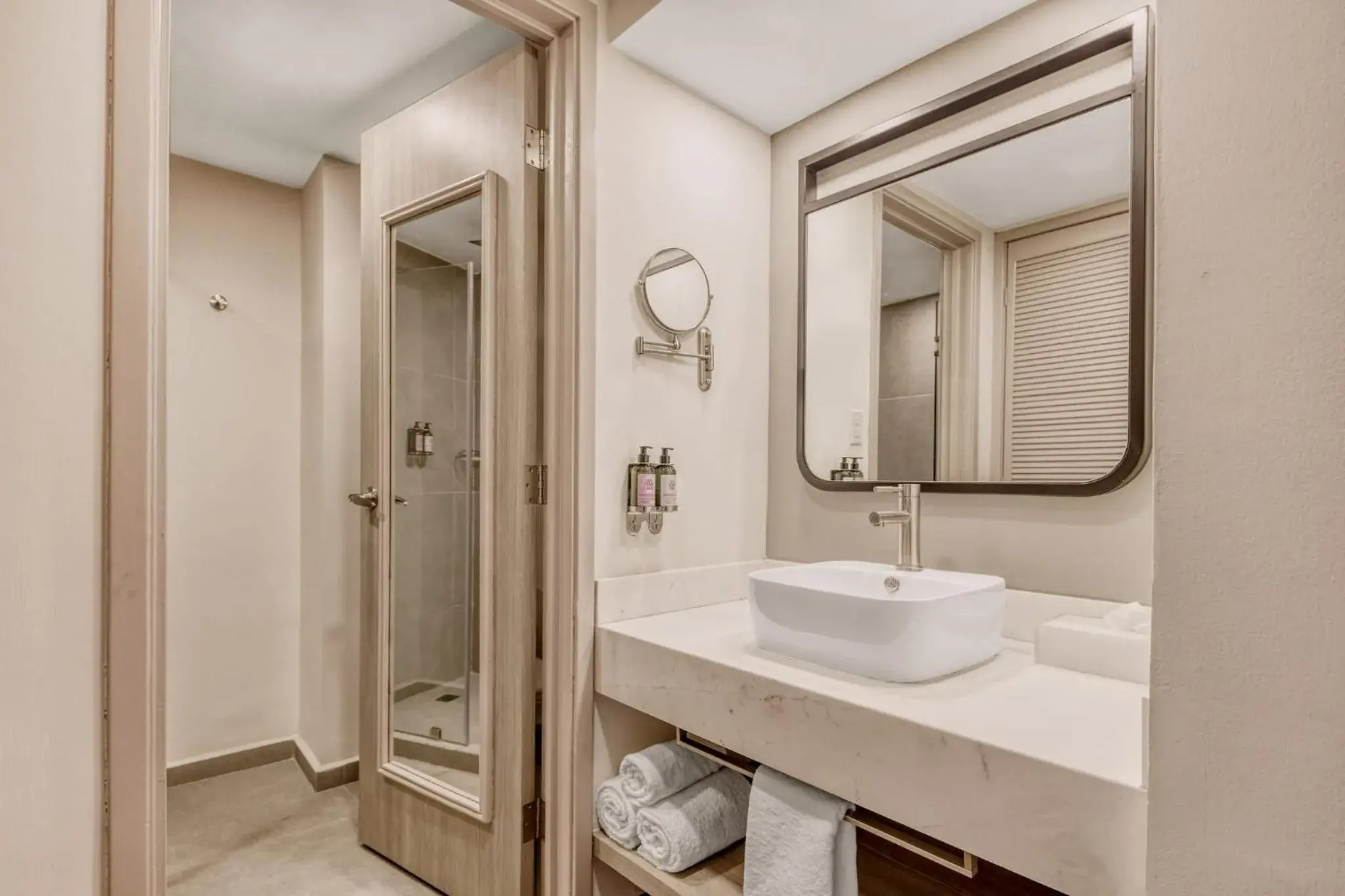 Bathroom in Fiesta Inn Oaxaca Bathroom in Fiesta Inn Oaxaca