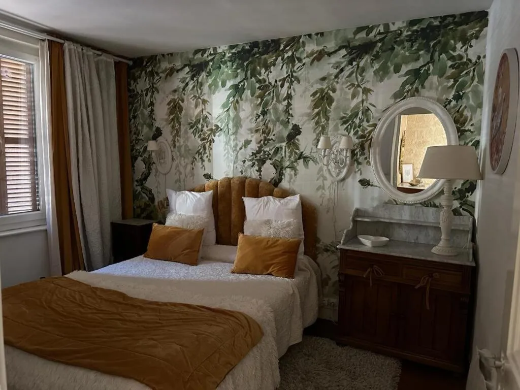 Bed in Hôtel Boutique Saint-Louis