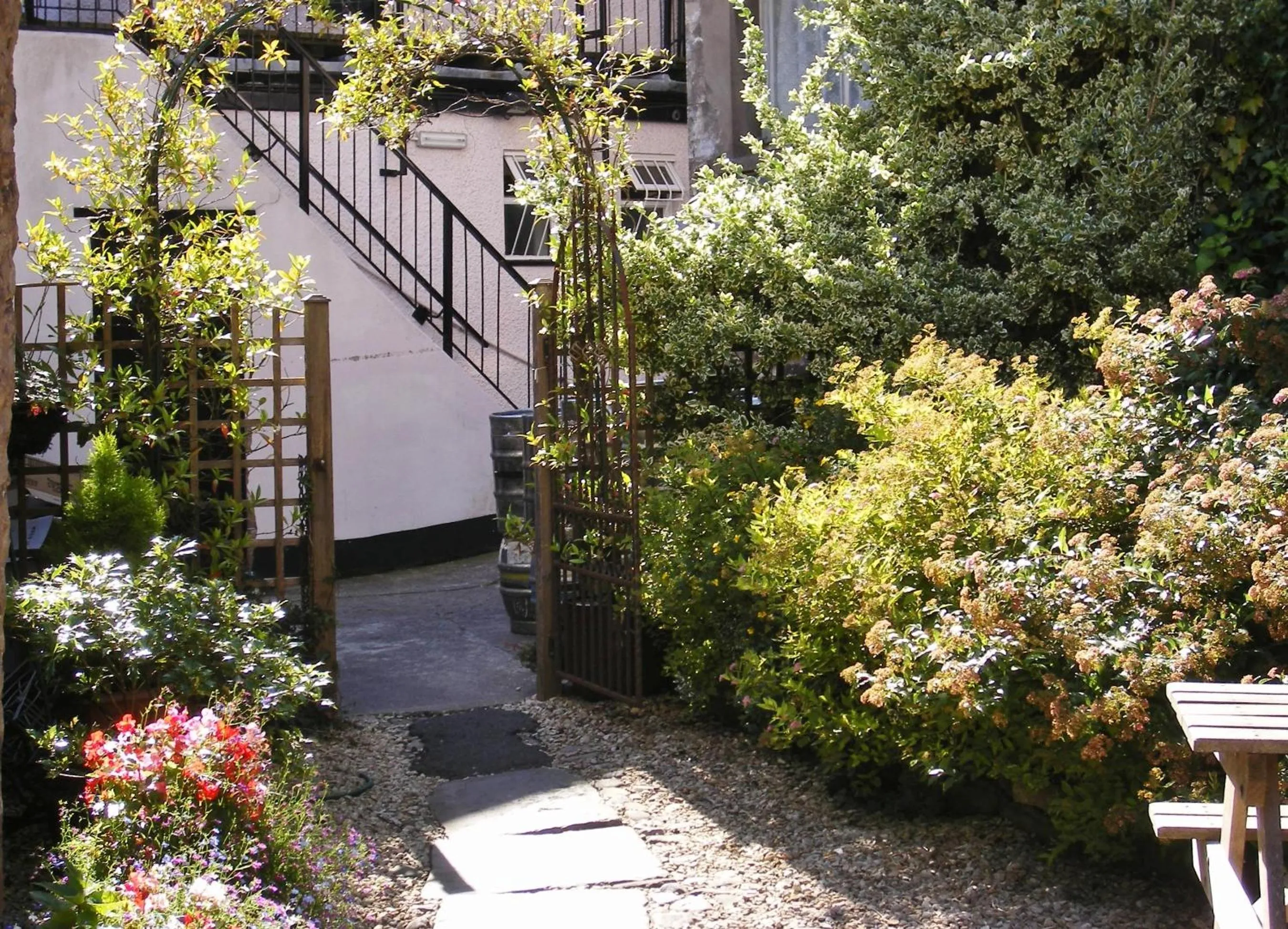 Facade/entrance in The Kings Head Hotel