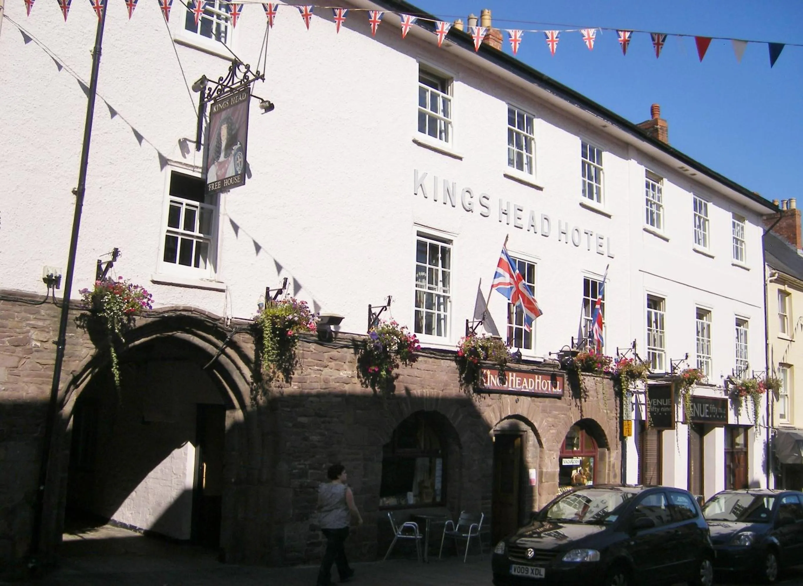 Facade/entrance in The Kings Head Hotel