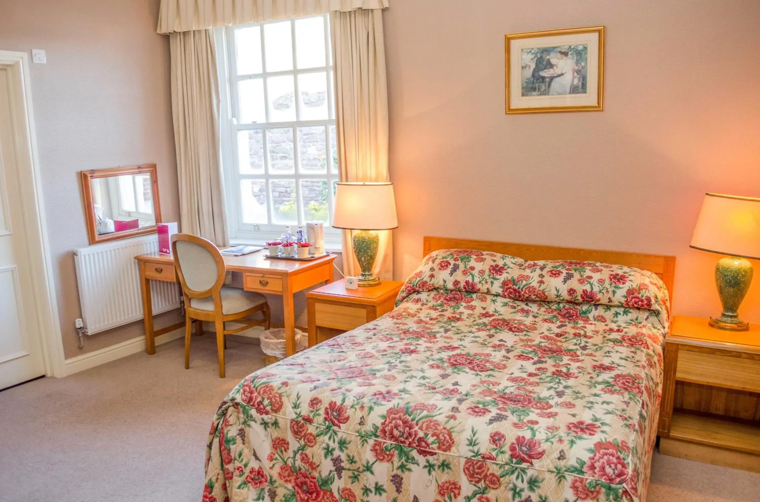 Bedroom, Bed in The Kings Head Hotel Bedroom, Bed in The Kings Head Hotel