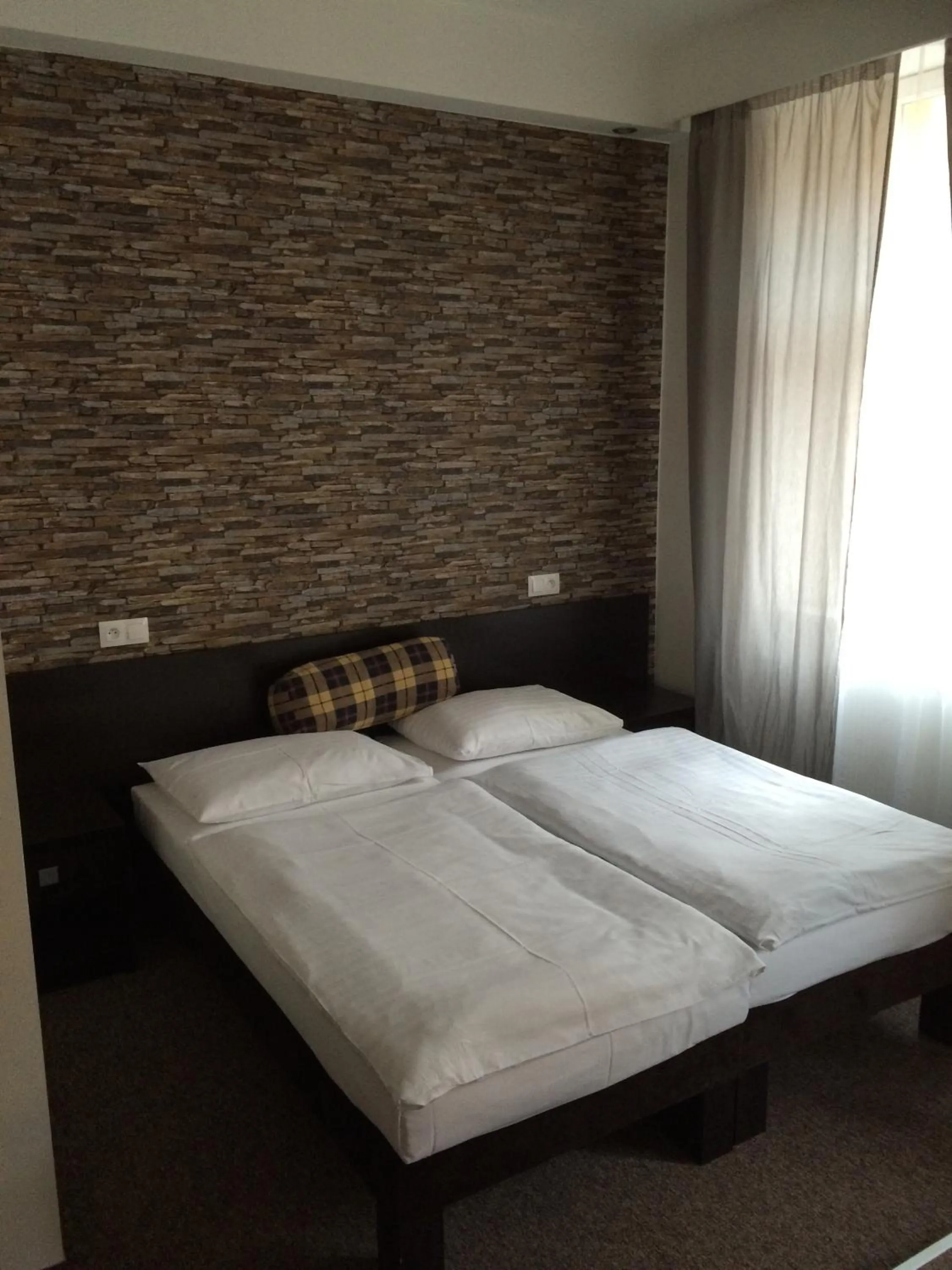 Day, Bed in Promohotel Slavie