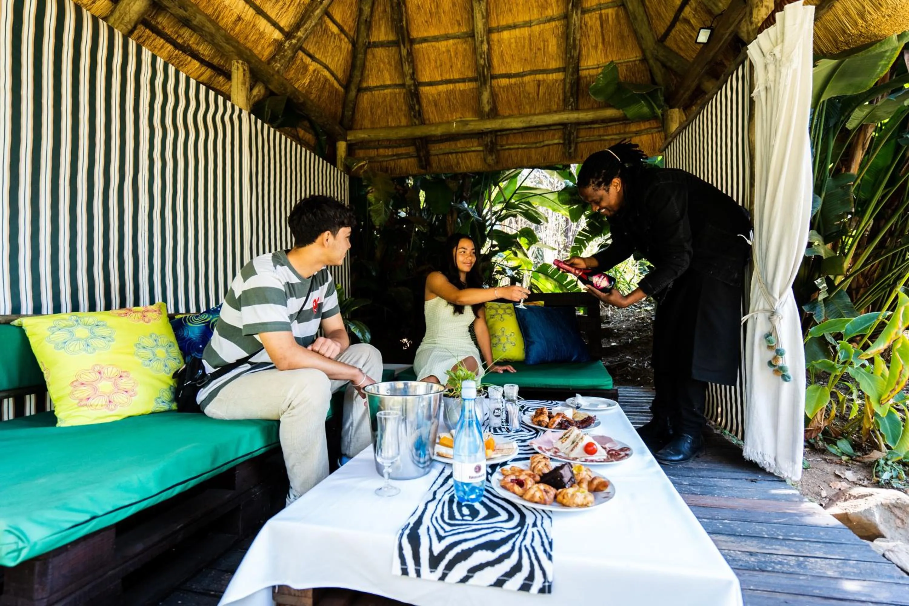 Restaurant/places to eat in Hakunamatata Lodge & Health Spa