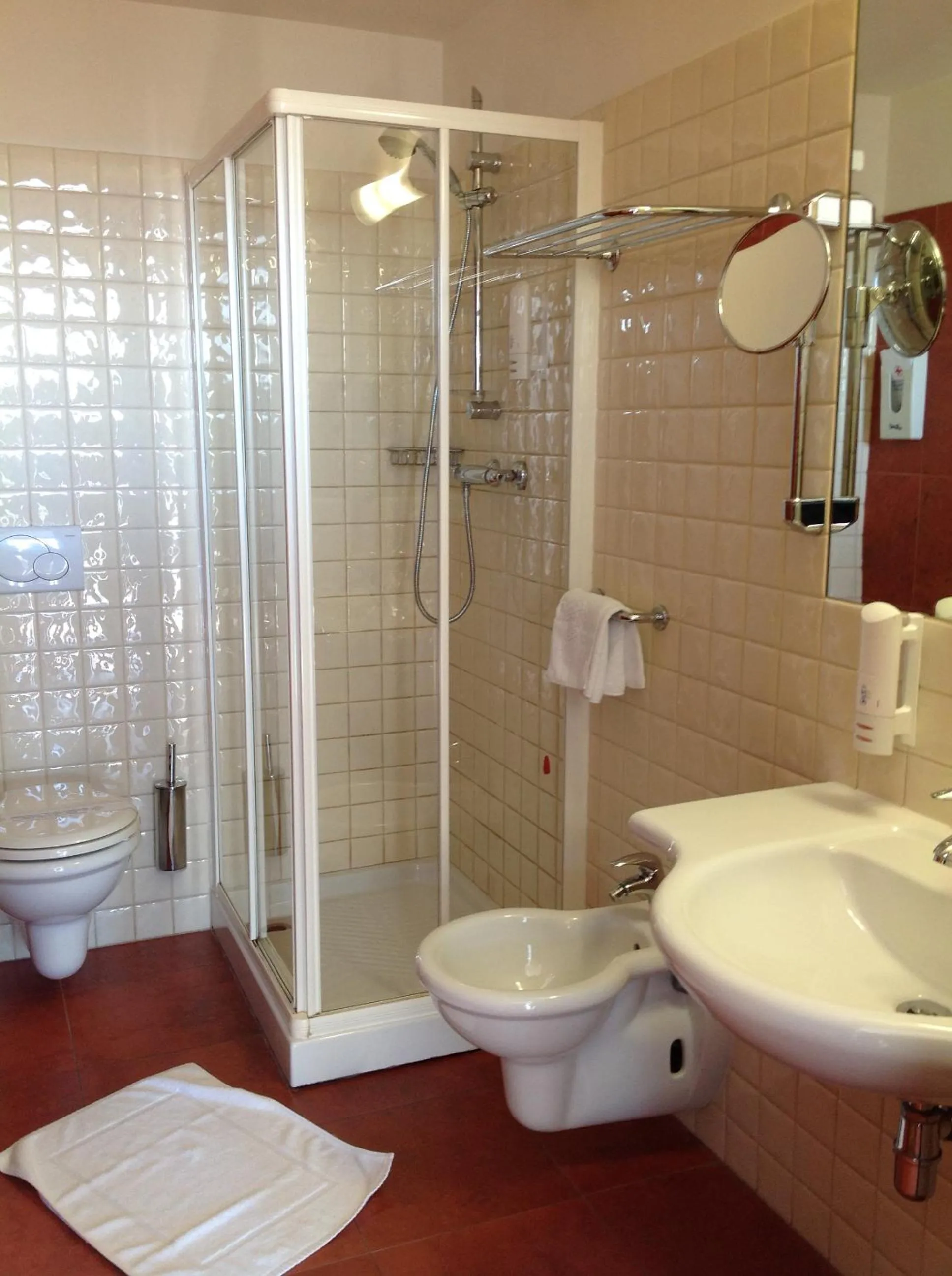 Shower in Hotel Bed&Business