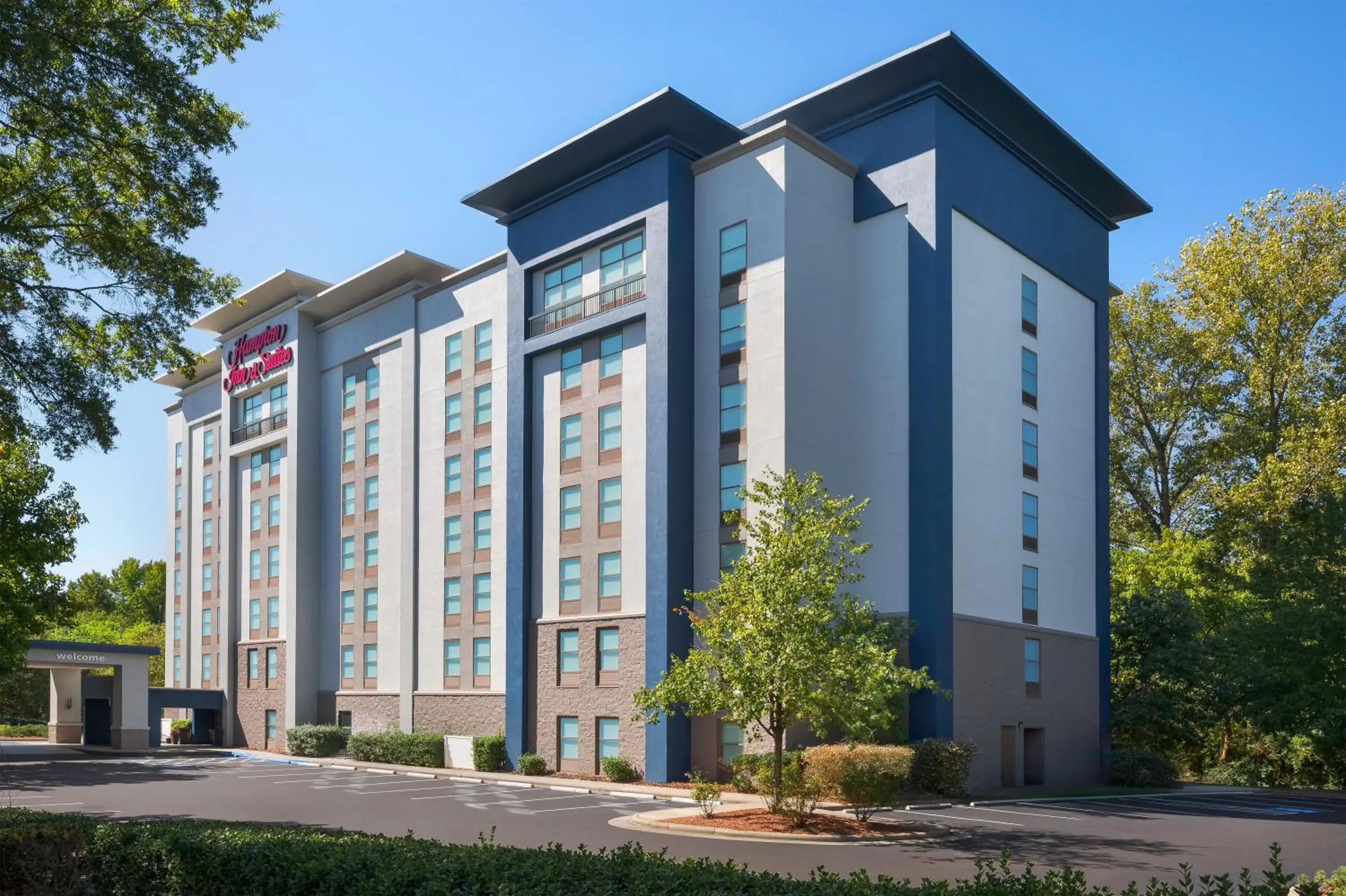 Property building in Hampton Inn & Suites Charlotte Arrowood Rd Property building in Hampton Inn & Suites Charlotte Arrowood Rd