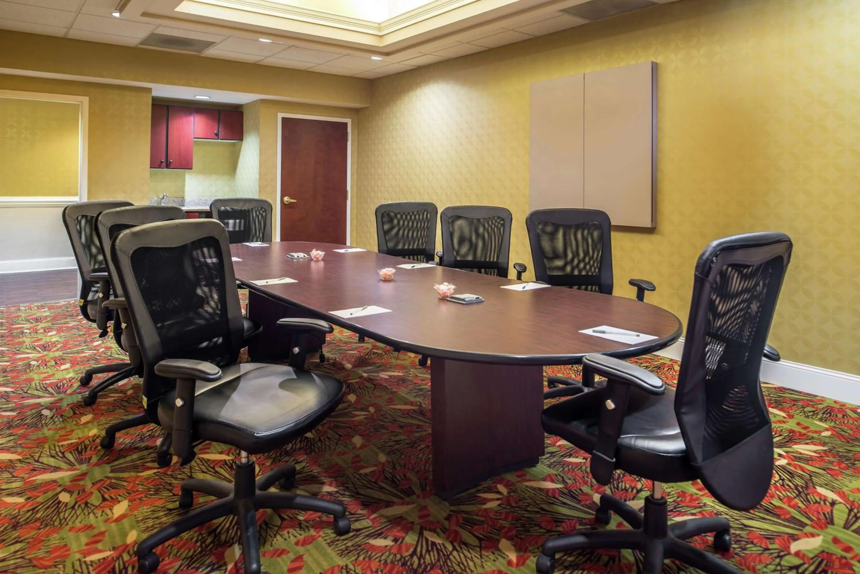 Meeting/conference room in Hampton Inn & Suites Charlotte Arrowood Rd