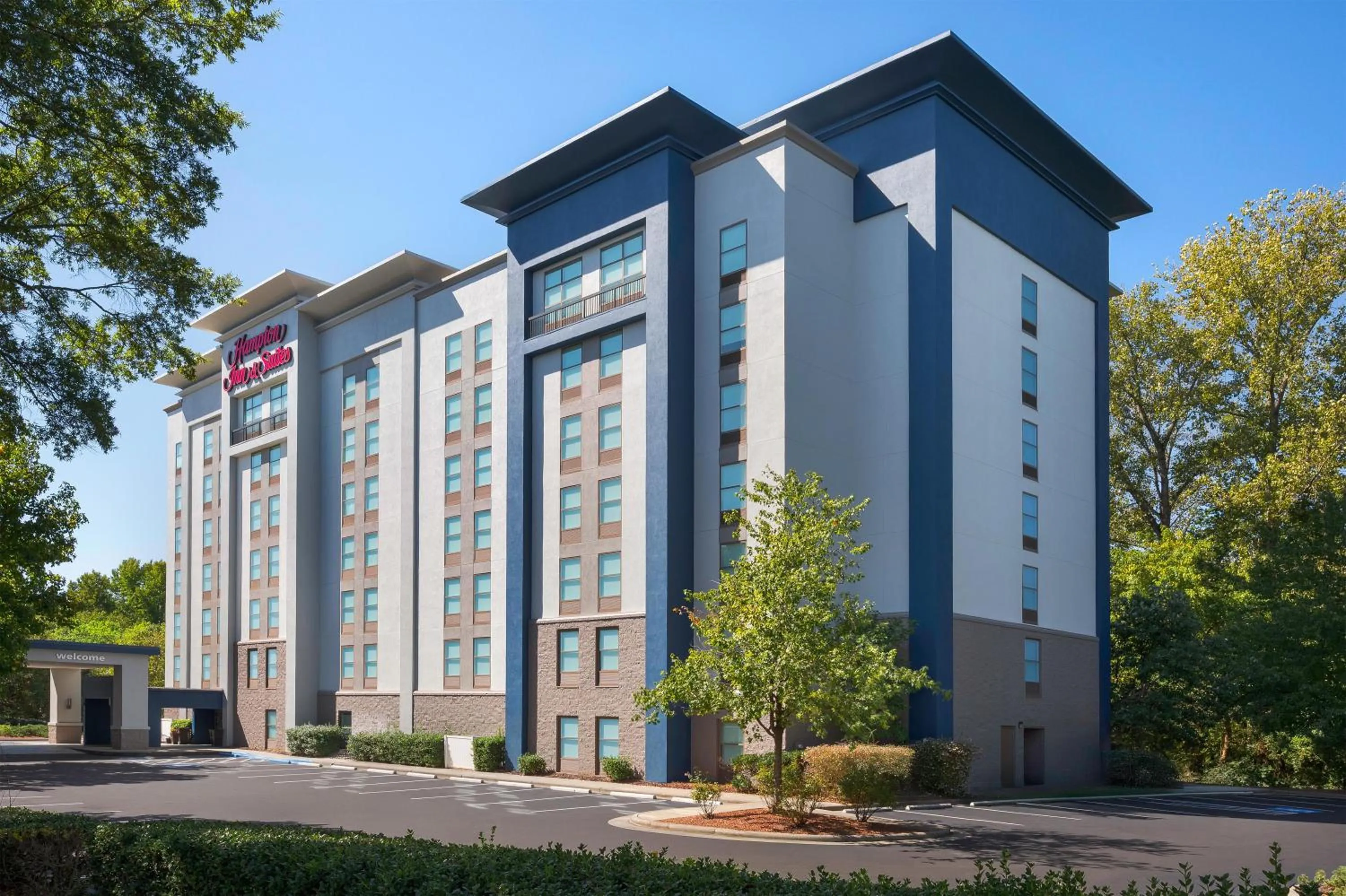 Property building in Hampton Inn & Suites Charlotte Arrowood Rd