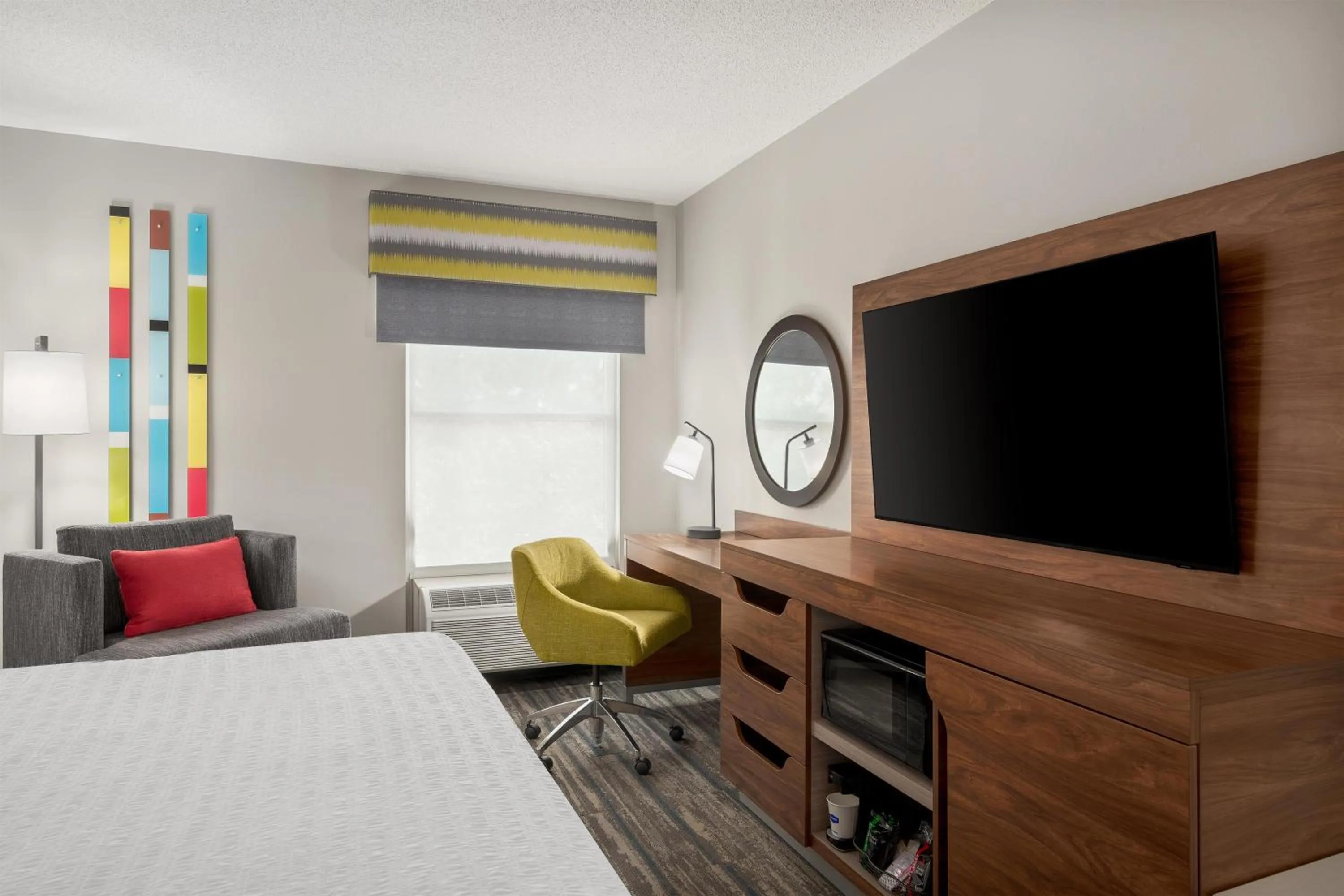 Bed in Hampton Inn & Suites Charlotte Arrowood Rd