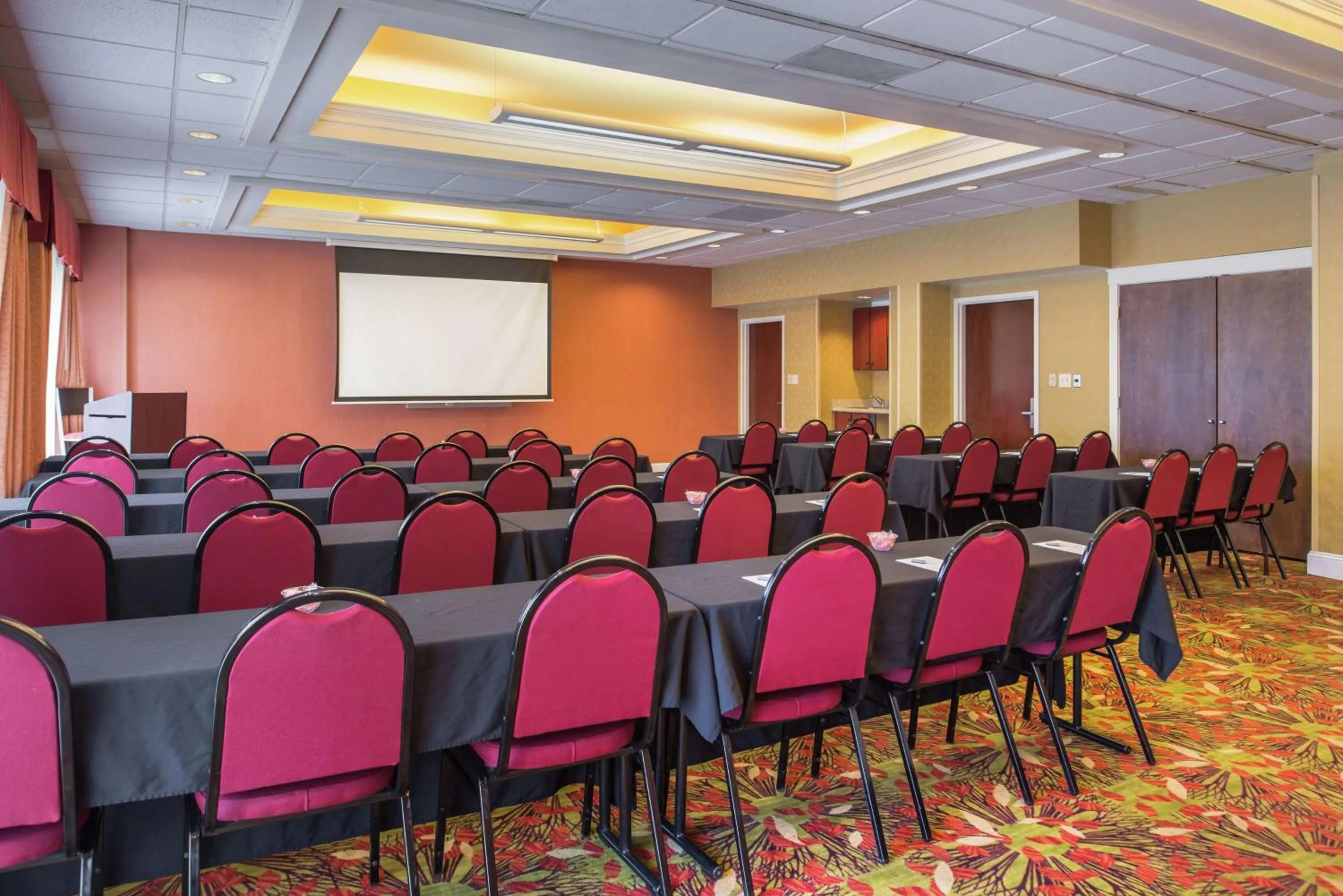 Meeting/conference room in Hampton Inn & Suites Charlotte Arrowood Rd