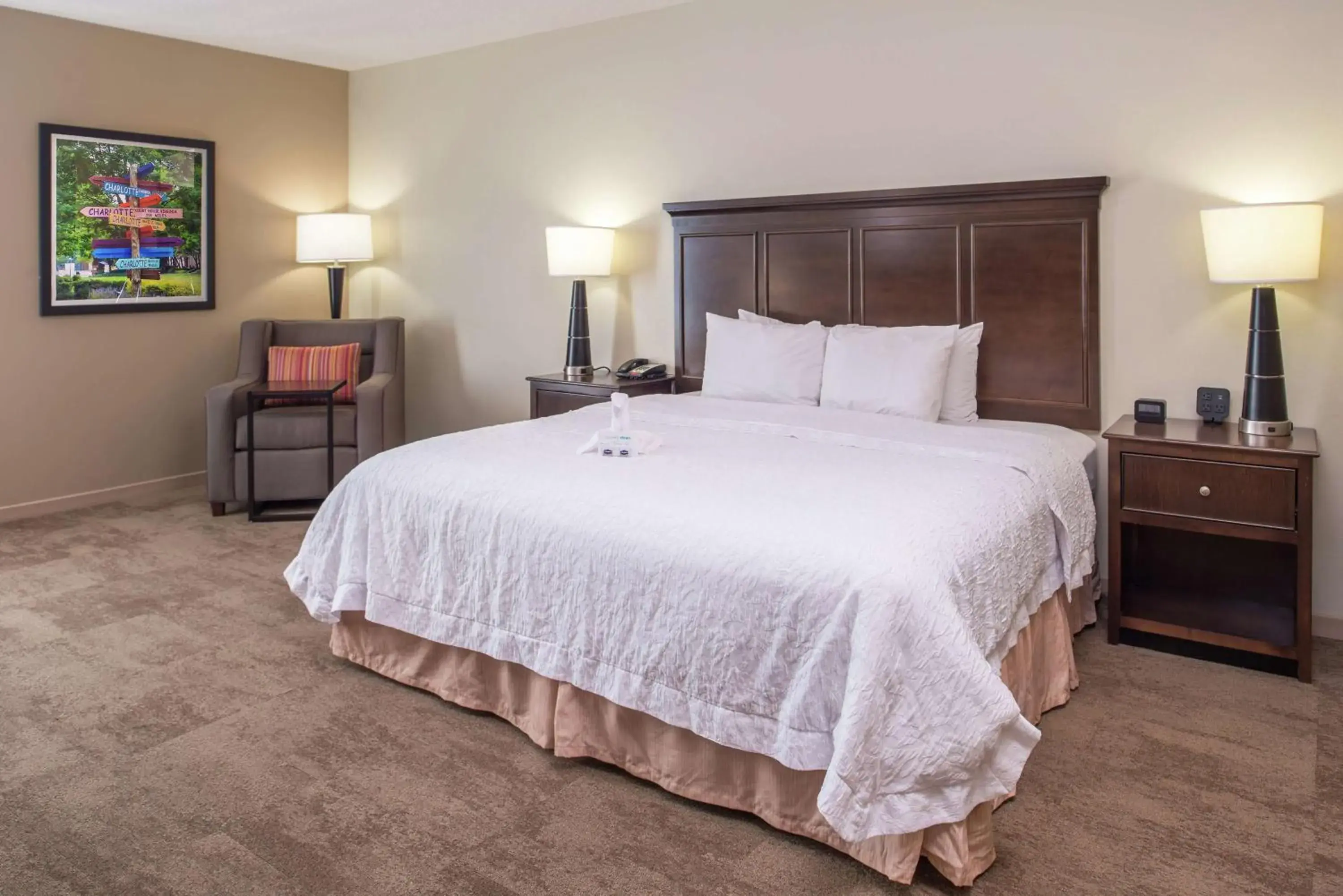 Bed in Hampton Inn & Suites Charlotte Arrowood Rd Bed in Hampton Inn & Suites Charlotte Arrowood Rd