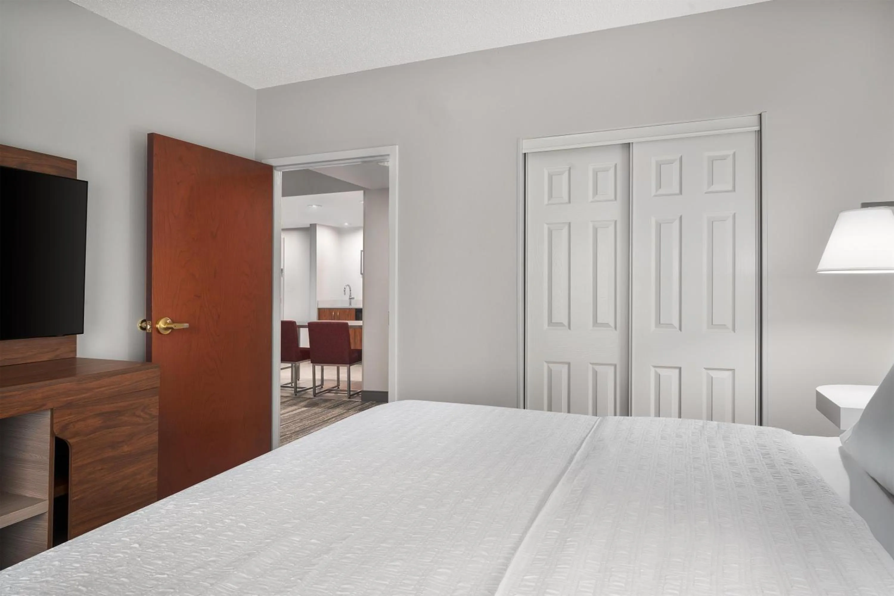 Bed in Hampton Inn & Suites Charlotte Arrowood Rd