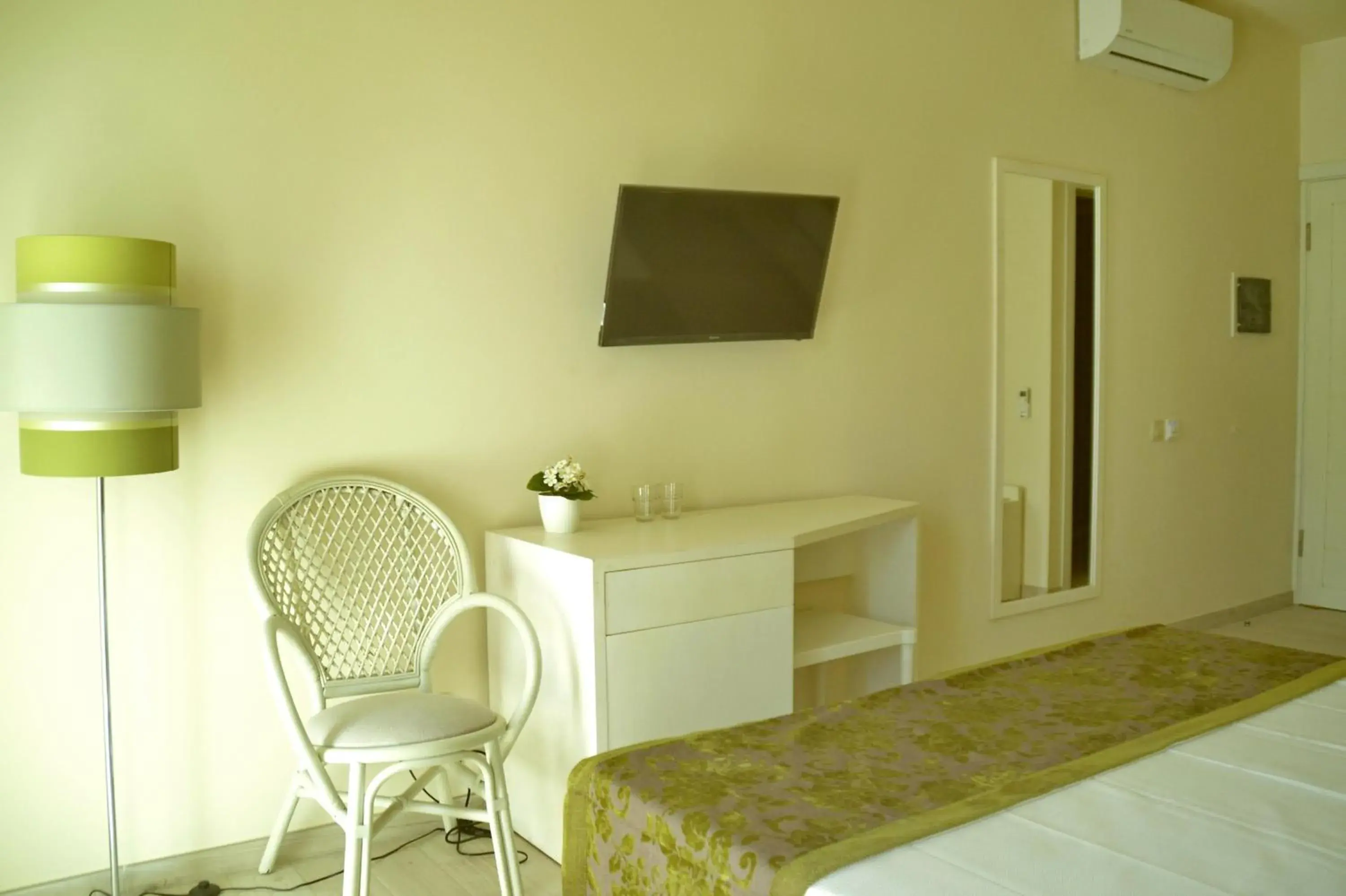 Superior Double or Twin Room in Ouril Hotel Julia Superior Double or Twin Room in Ouril Hotel Julia