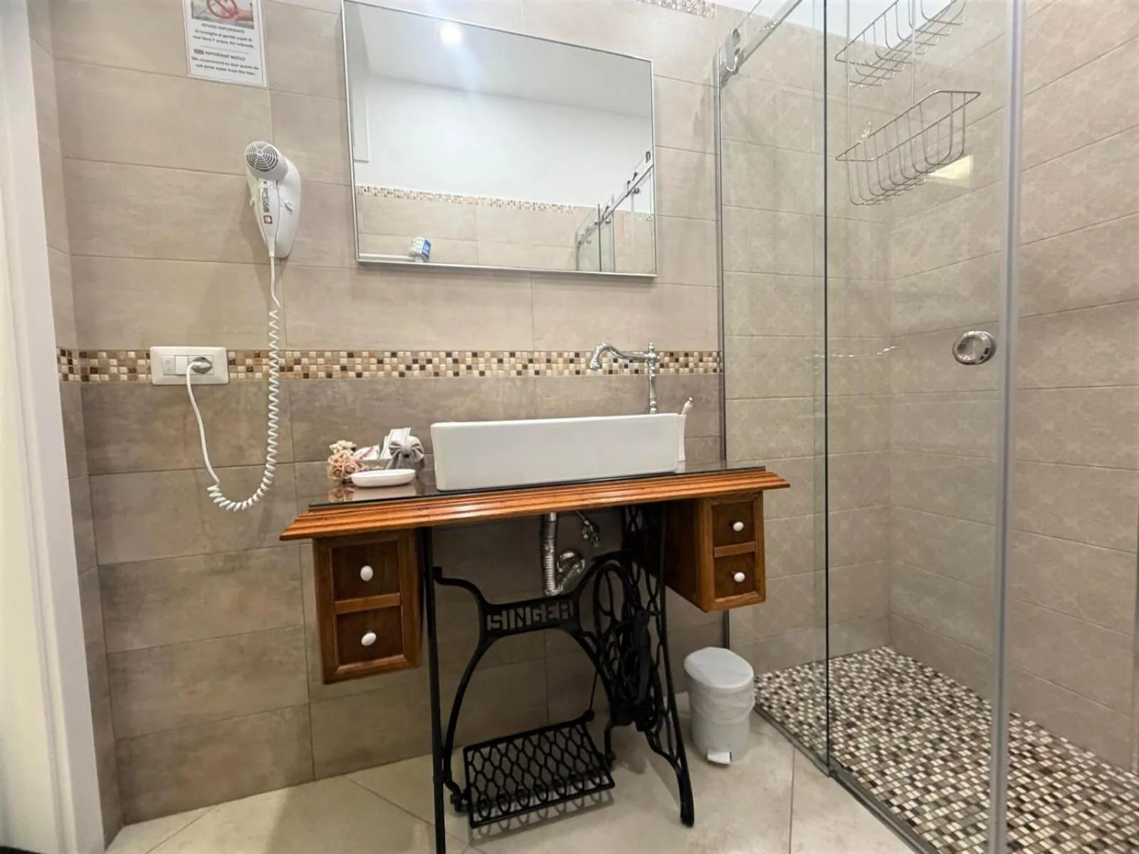 Shower in B&B Pompei Olympus