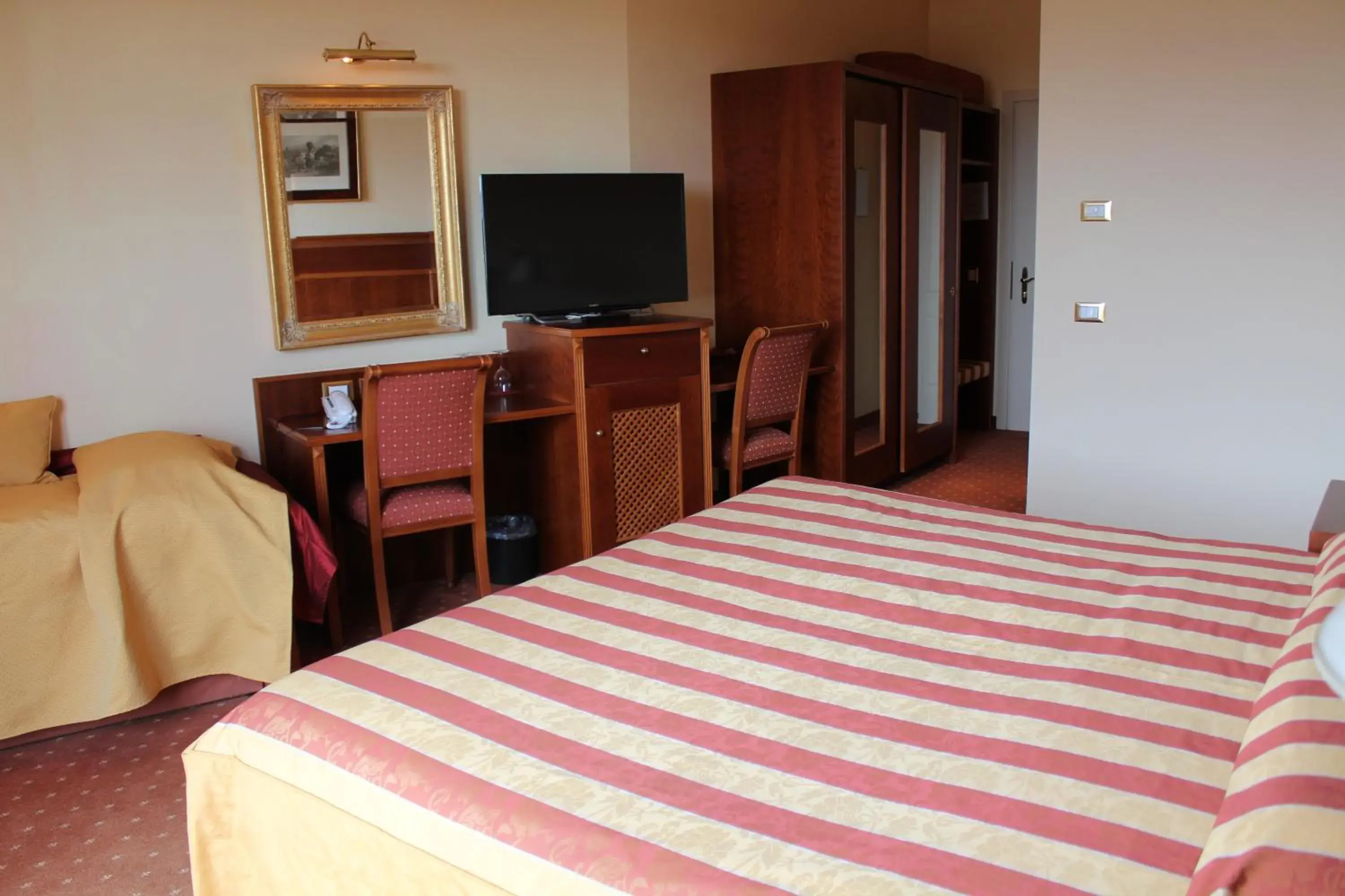 Triple Room in Hotel La Dolce Vita Triple Room in Hotel La Dolce Vita