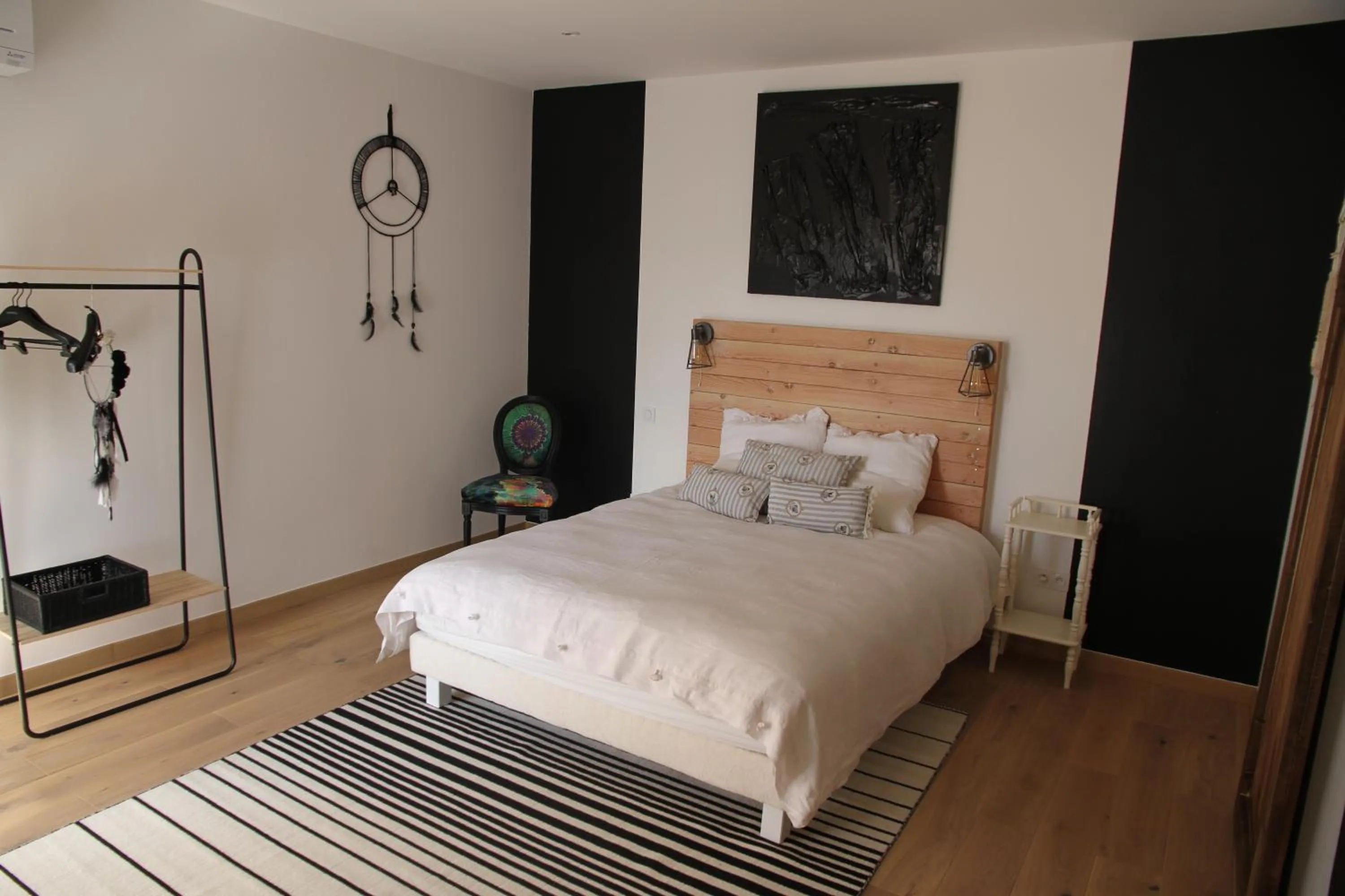 Photo of the whole room, Bed in Atelier des Vidaux