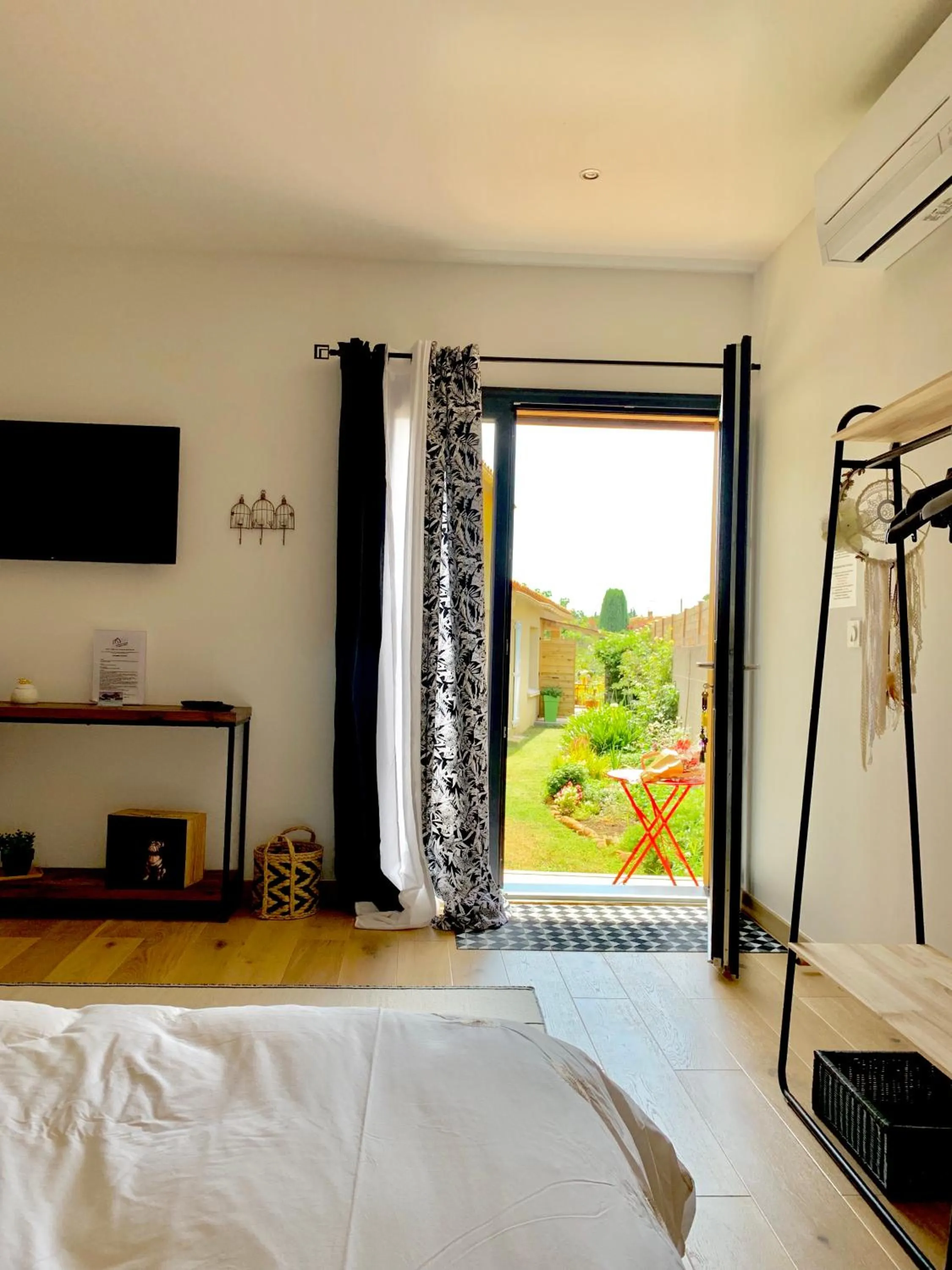 Photo of the whole room, Bed in Atelier des Vidaux