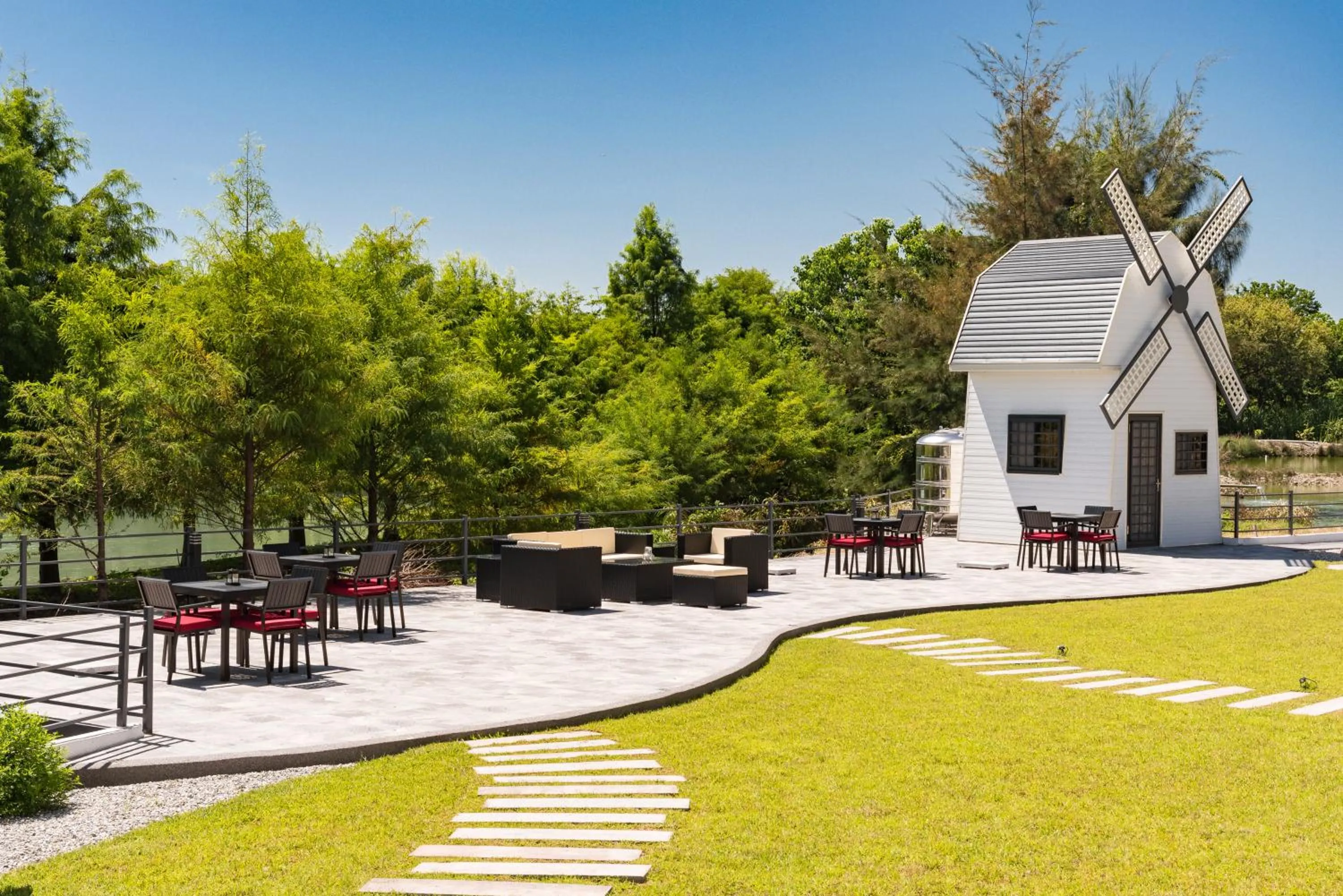 Follow the Cloud B&B