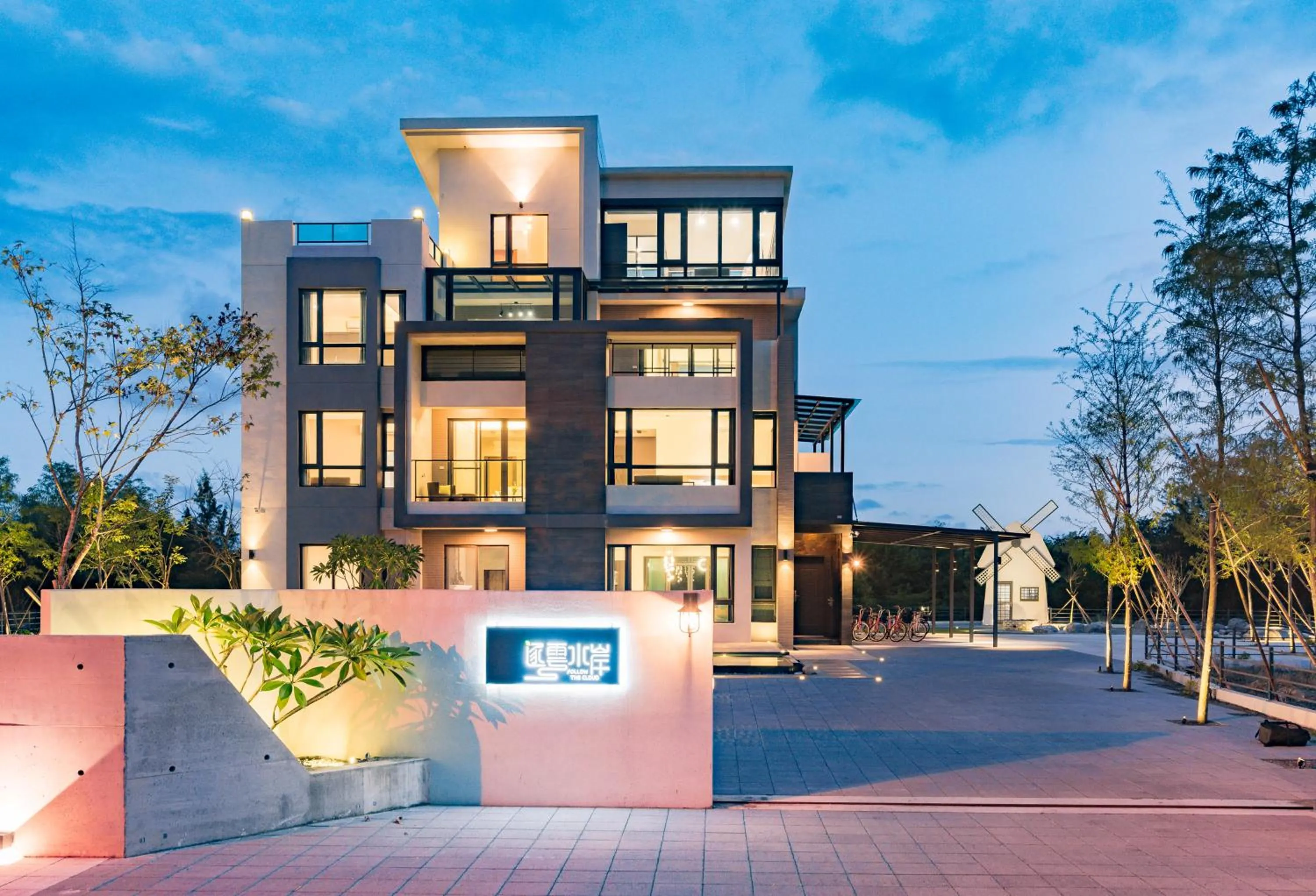 Property building in Follow the Cloud B&B