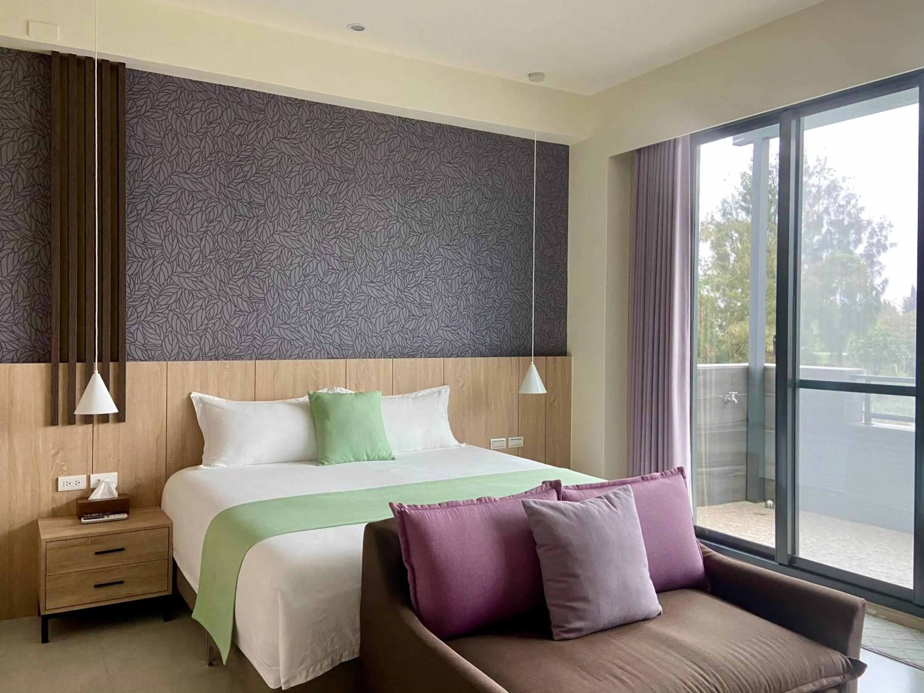 Bed in Follow the Cloud B&B