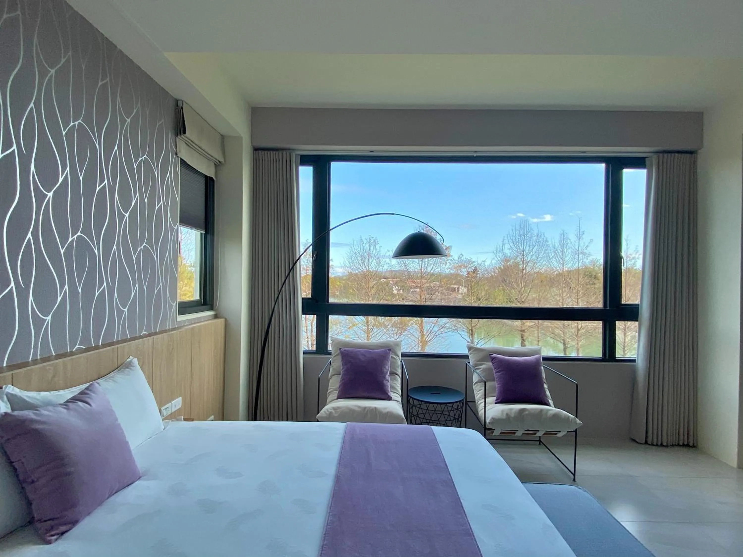 Bed in Follow the Cloud B&B