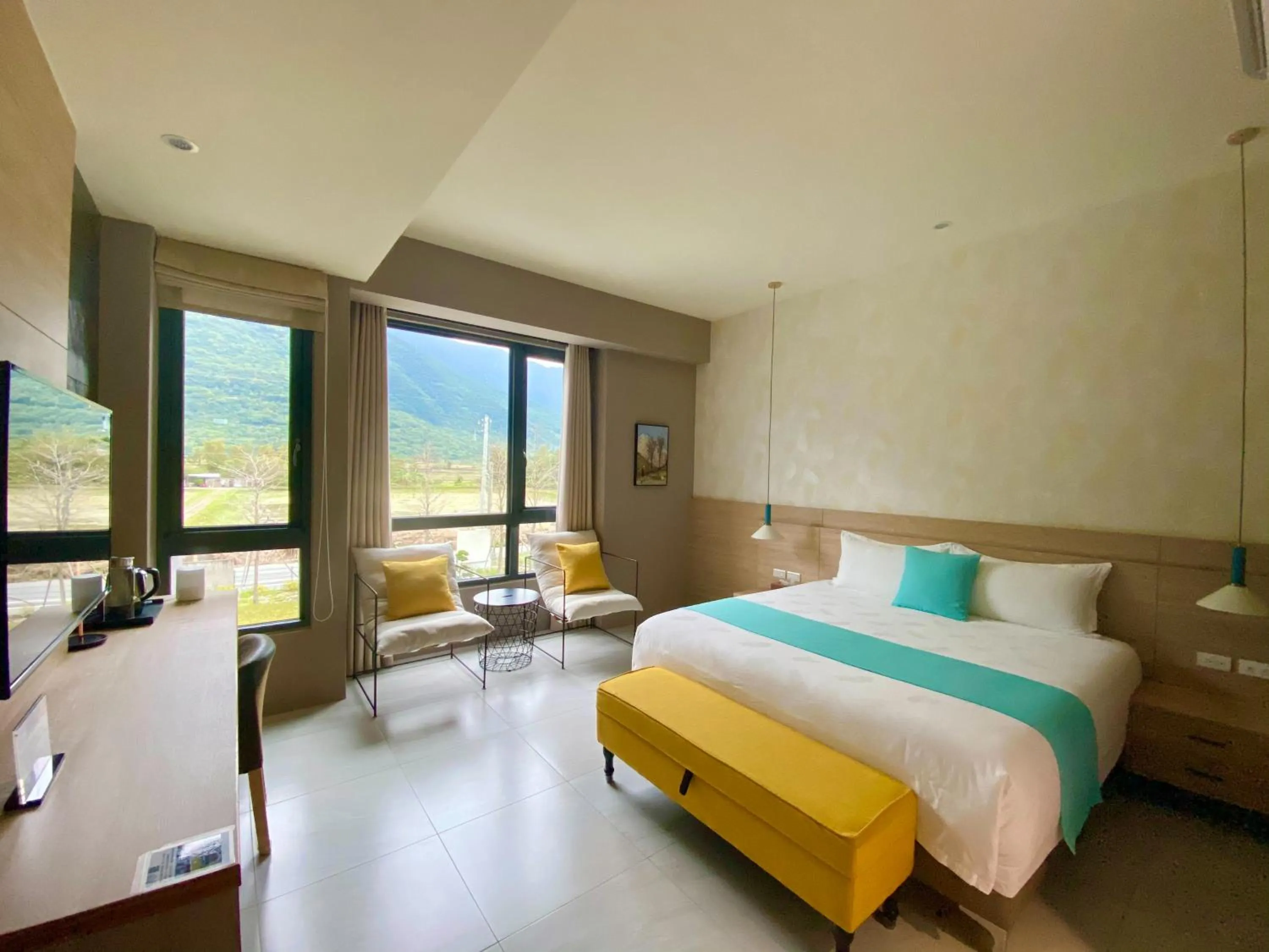 Bed in Follow the Cloud B&B