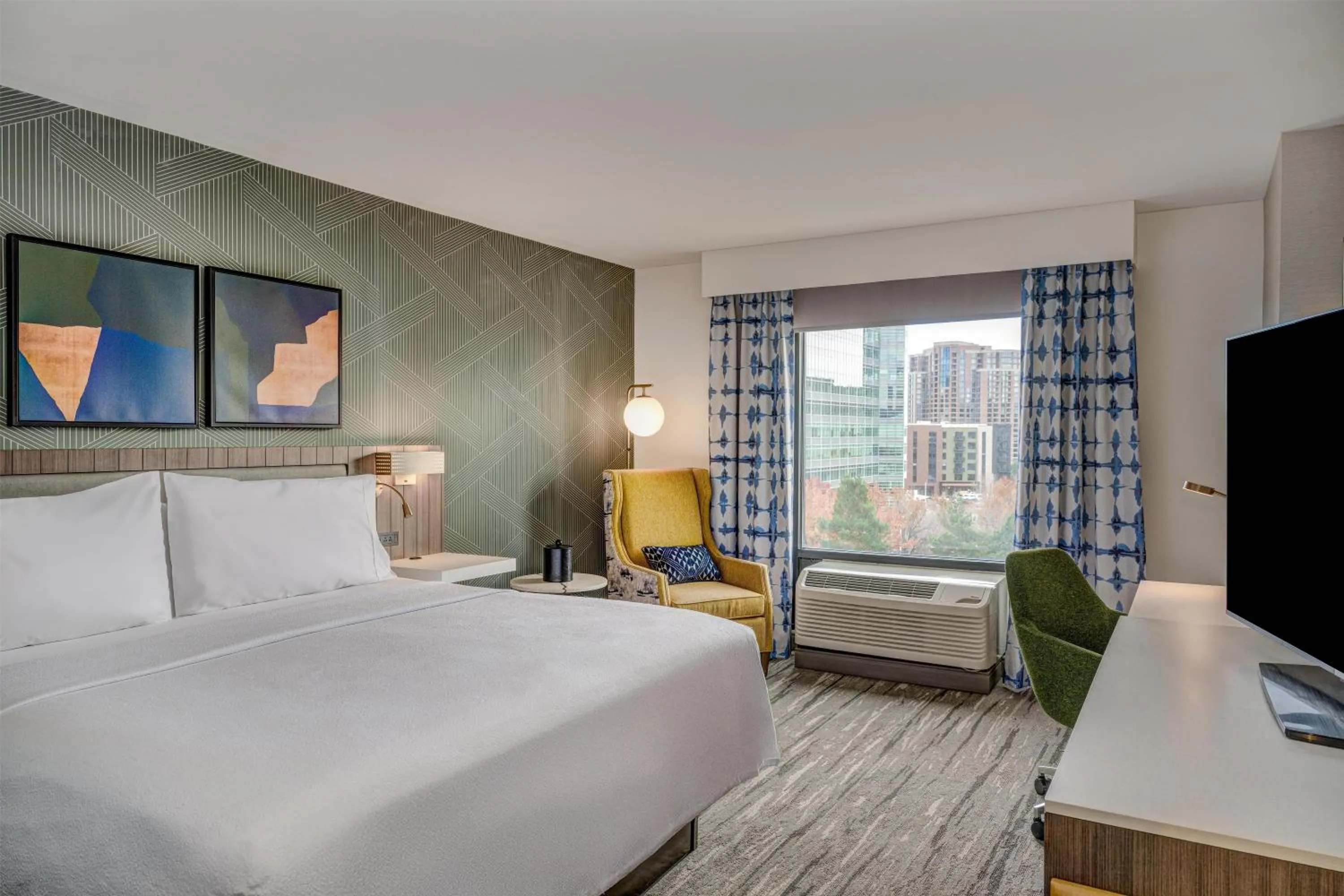 Bed in Hilton Garden Inn Denver Tech Center