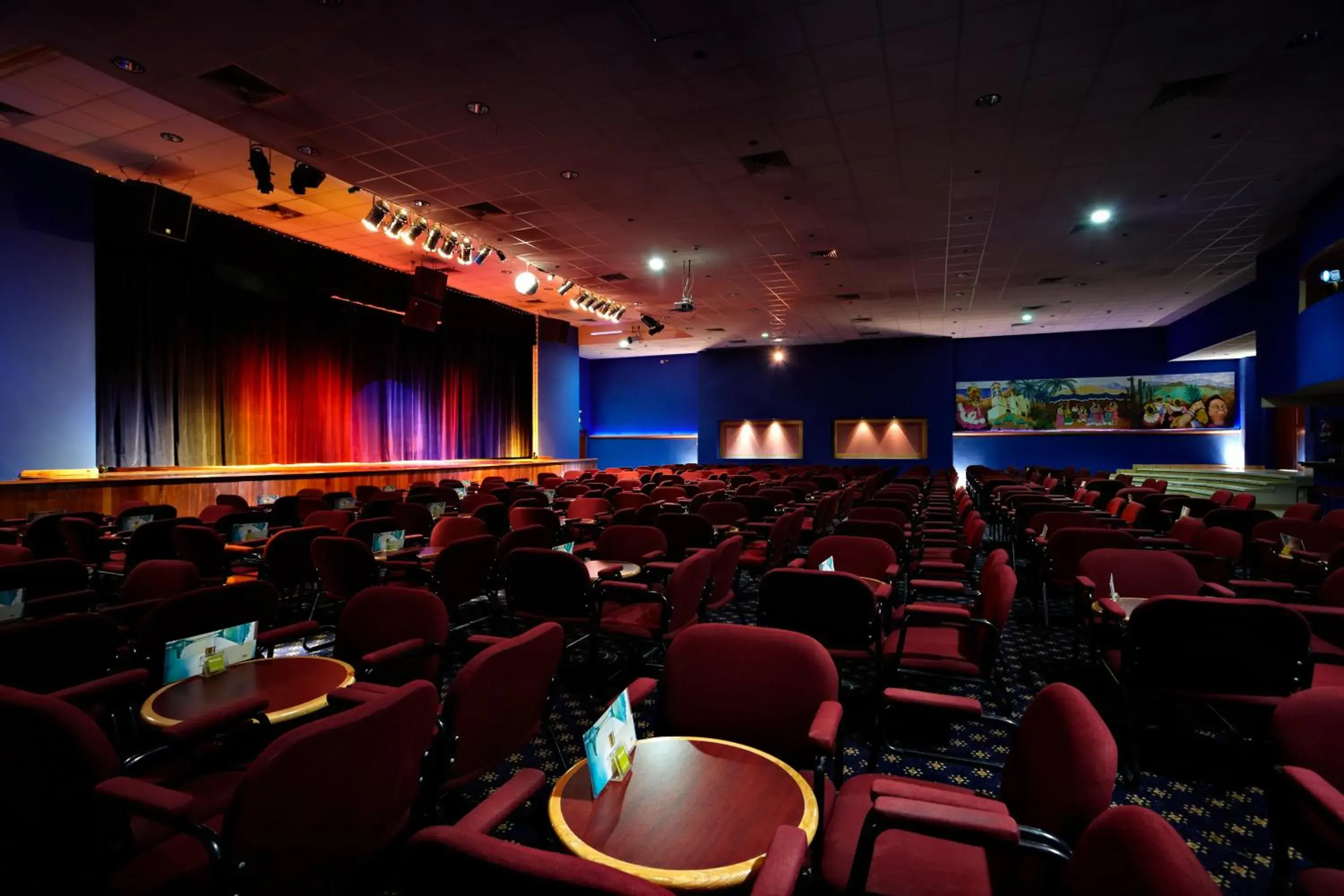 Lounge or bar in Barceló Huatulco - All Inclusive Lounge or bar in Barceló Huatulco - All Inclusive