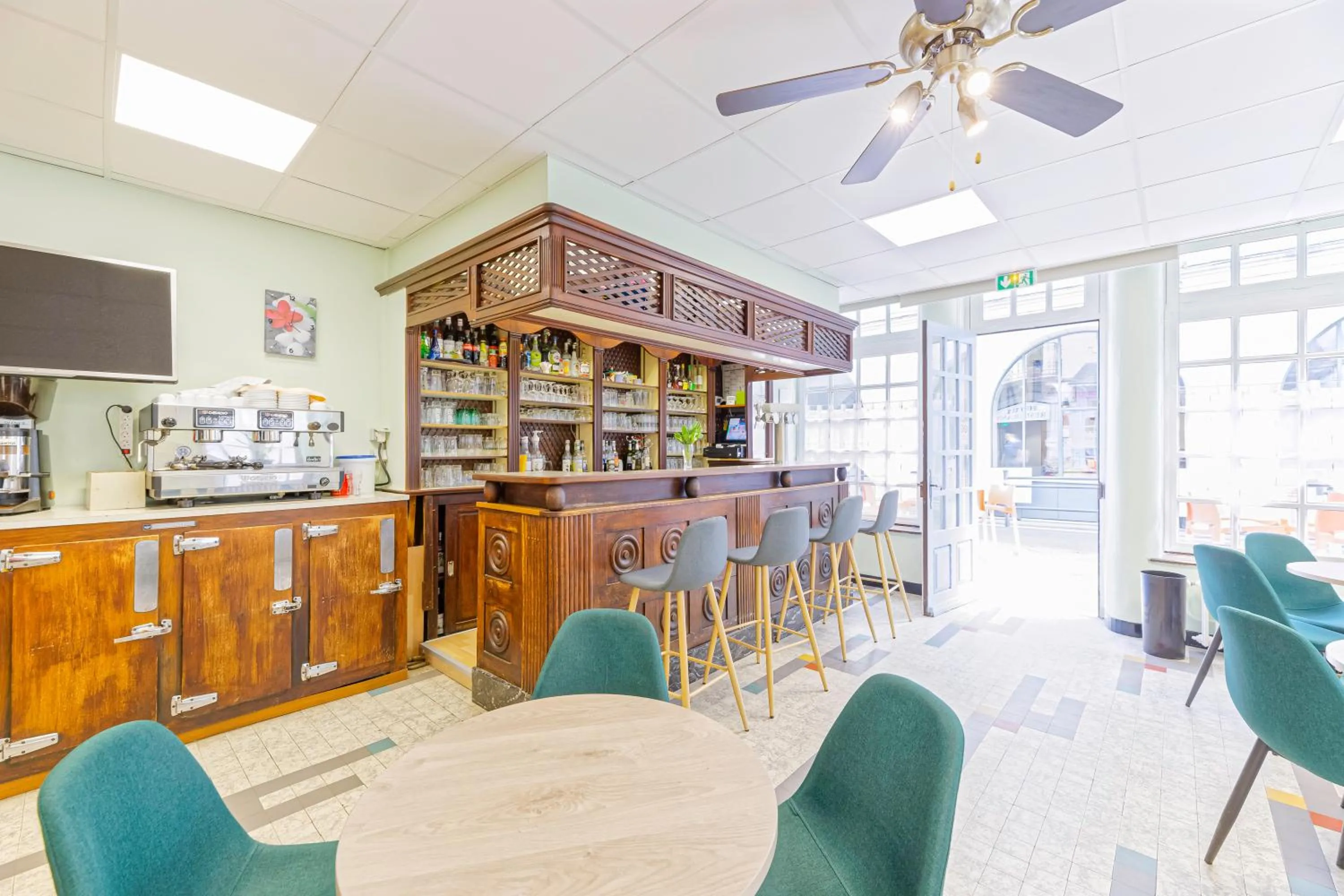 Lounge or bar in Logis Hôtel de France