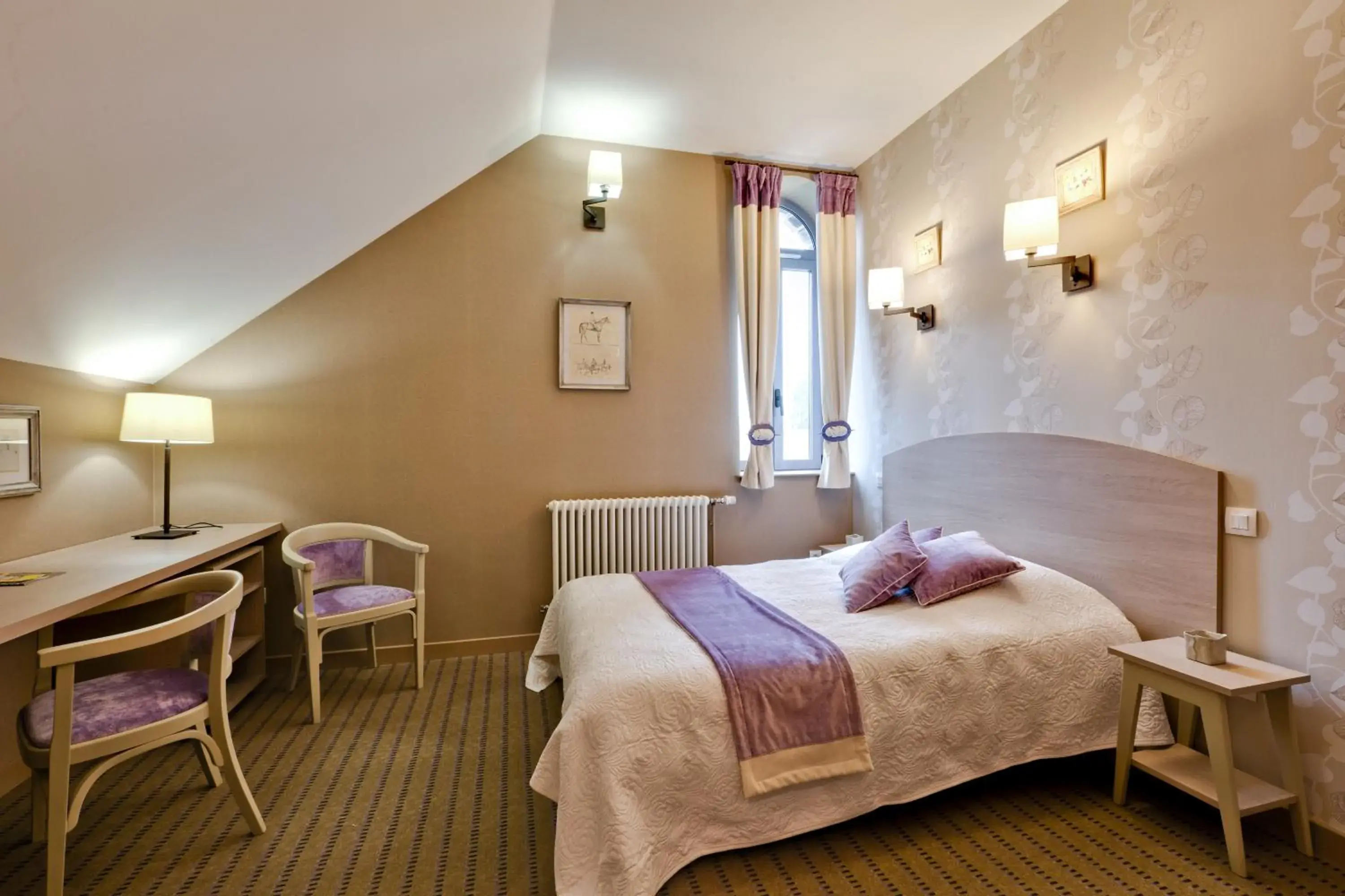 Double Room - single occupancy - Disability Access in La Maison Des Officiers Double Room - single occupancy - Disability Access in La Maison Des Officiers